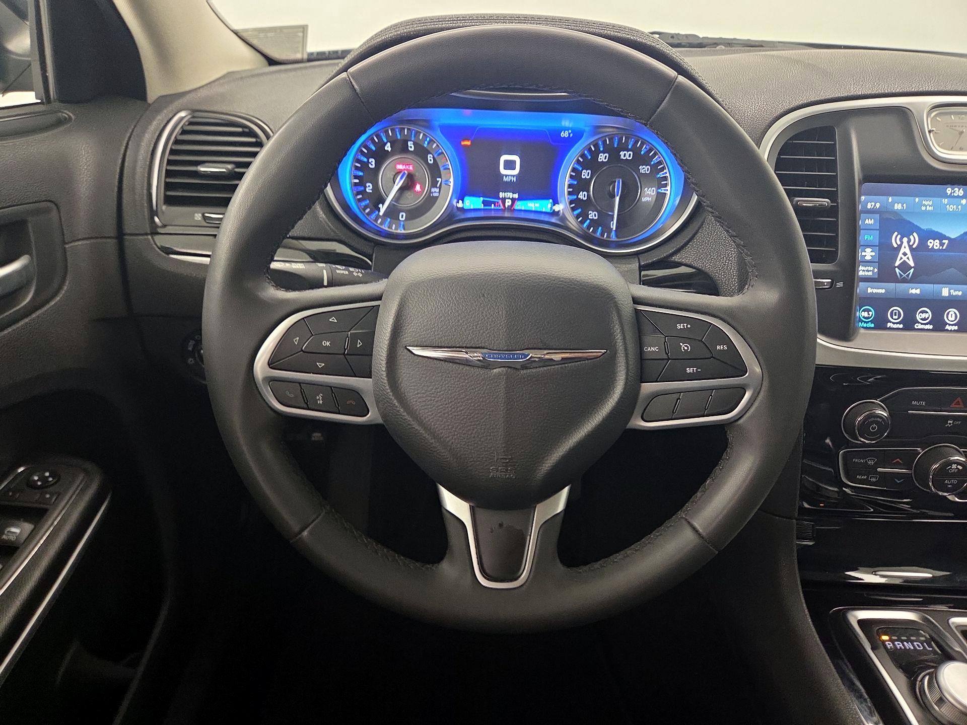 Thumbnail: 2023 Chrysler 300 - 10