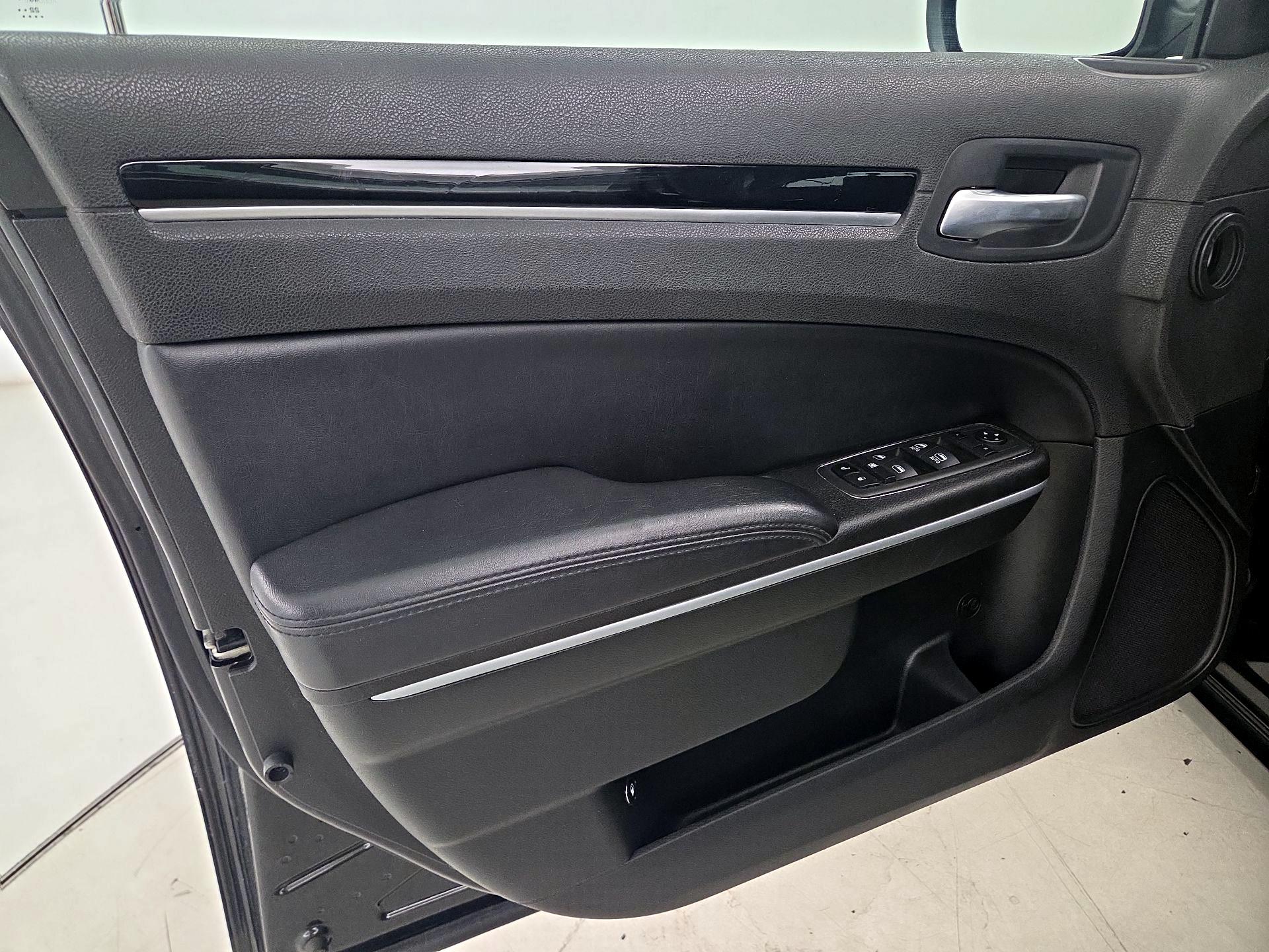 Thumbnail: 2023 Chrysler 300 - 12