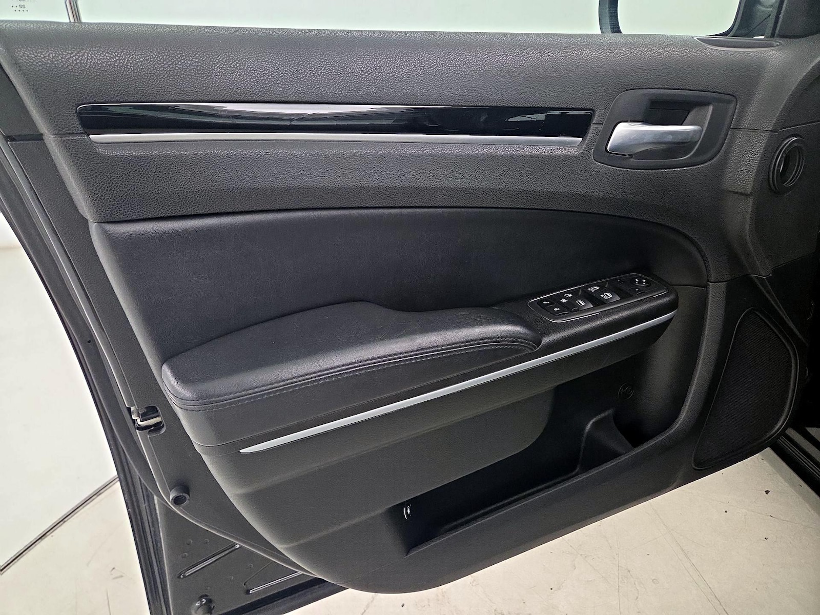 2023 Chrysler 300 Touring - Photo 13