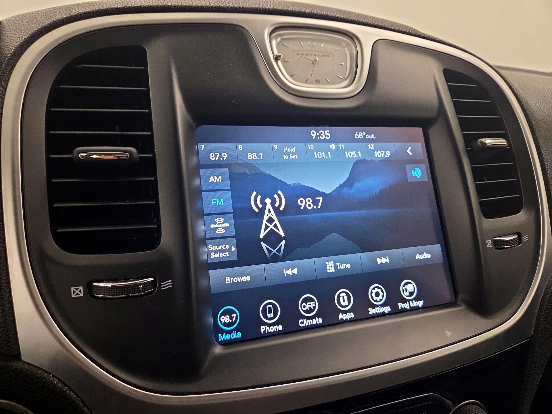 Thumbnail: 2023 Chrysler 300 - 15