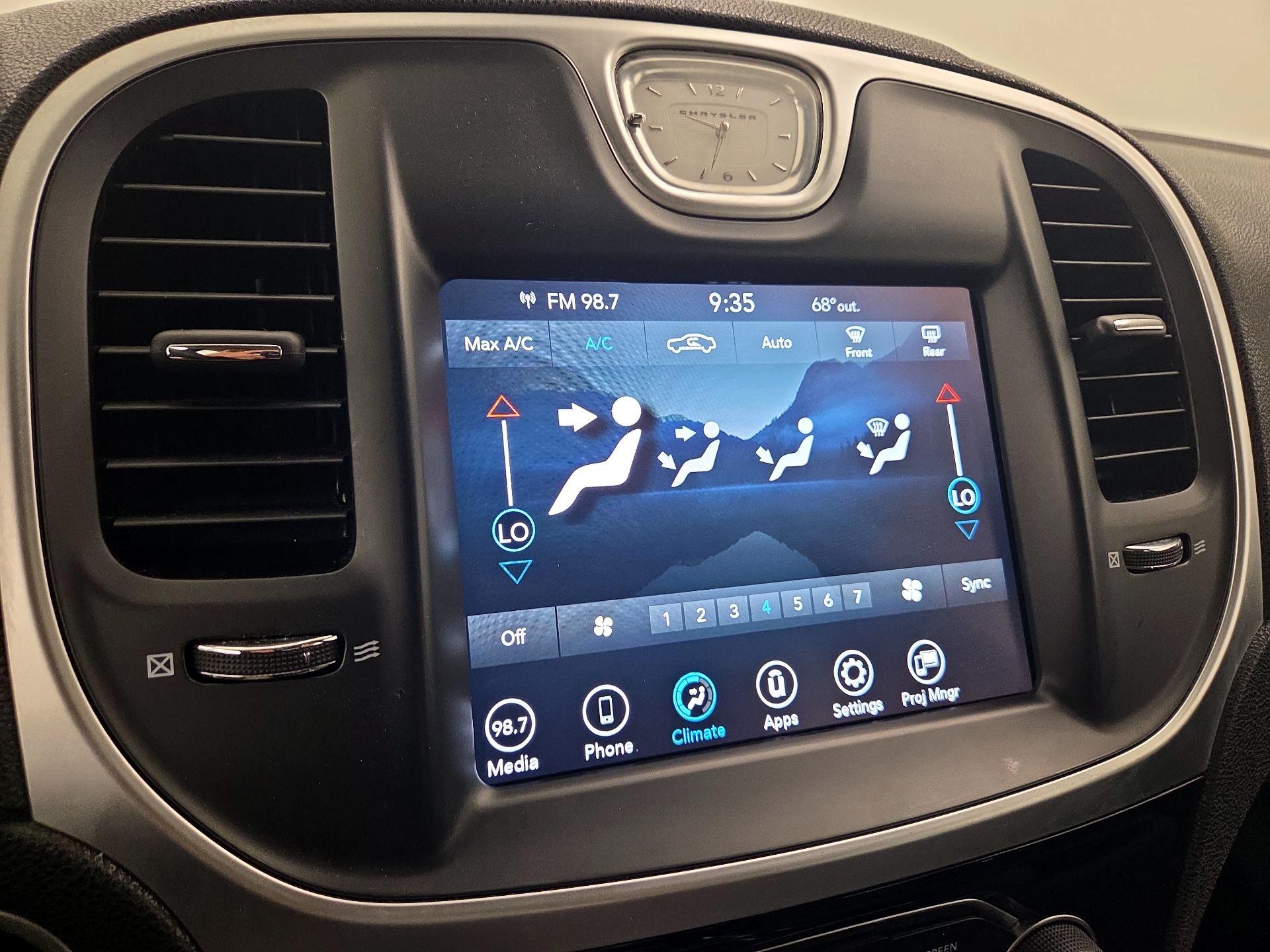 Thumbnail: 2023 Chrysler 300 - 16