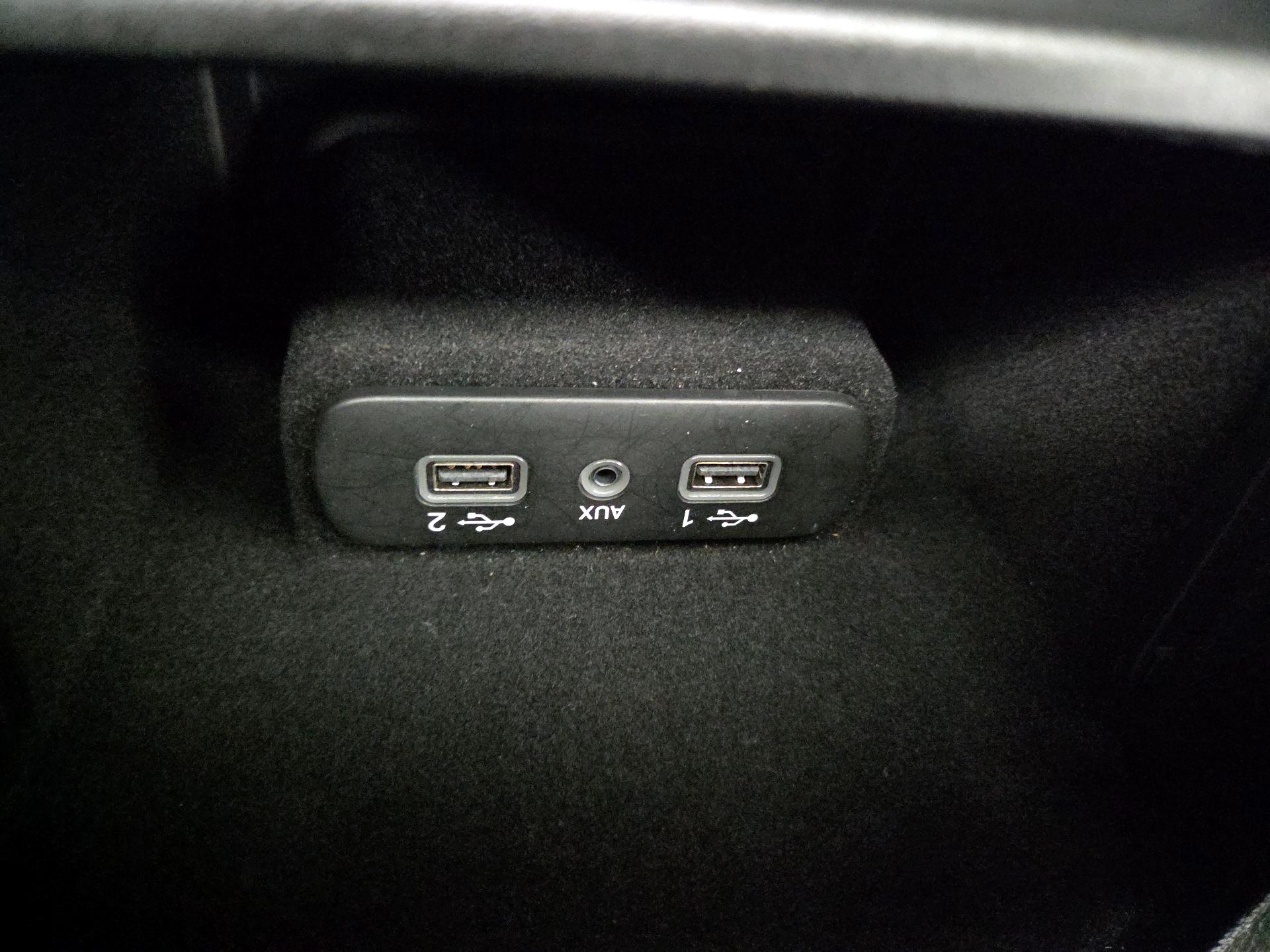 Thumbnail: 2023 Chrysler 300 - 18