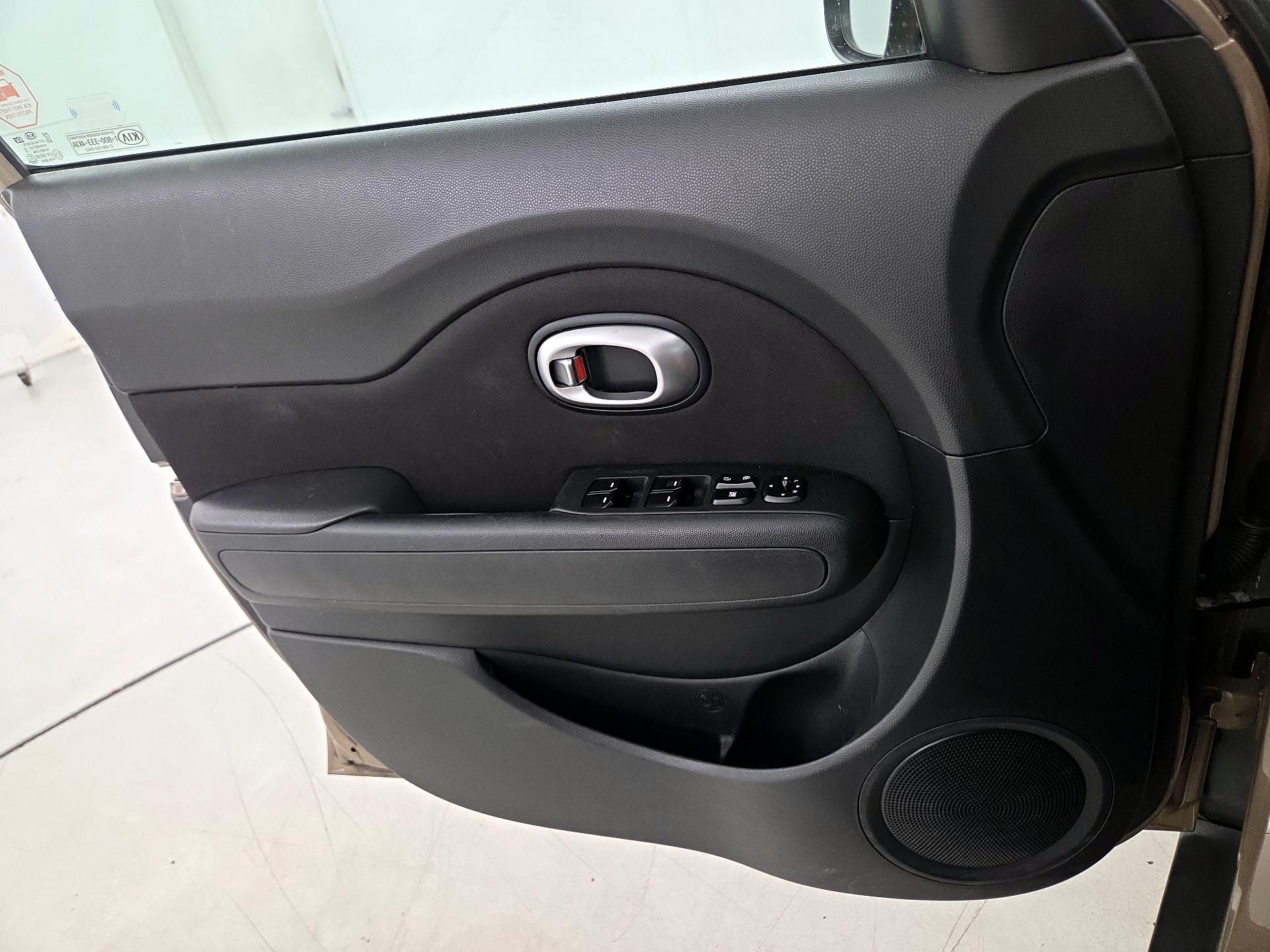 Thumbnail: 2017 Kia Soul - 12