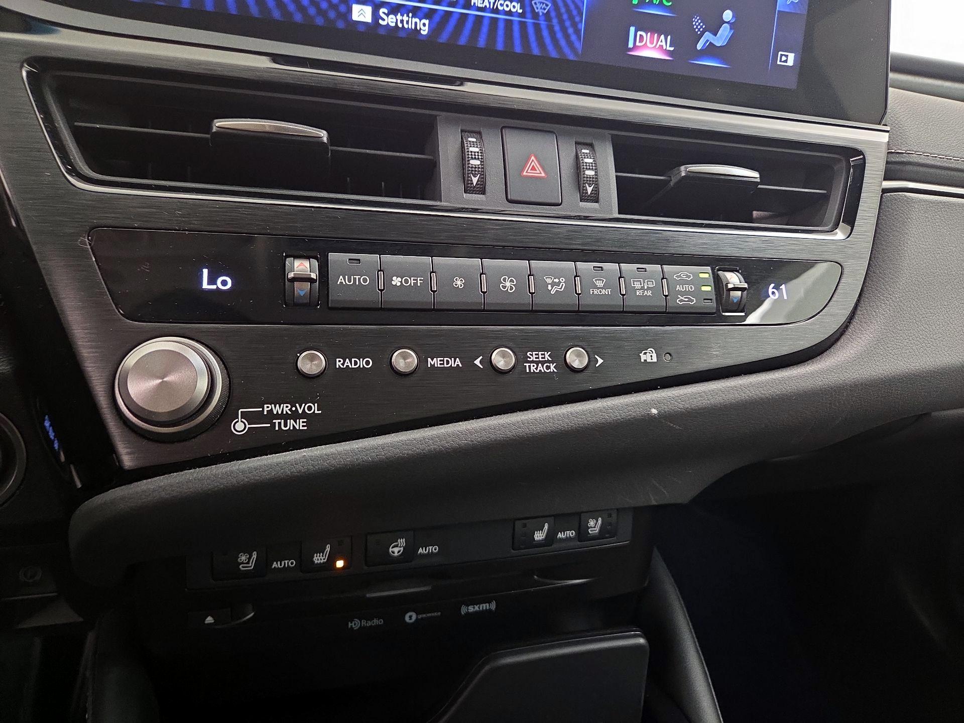 Thumbnail: 2022 Lexus ES - 17