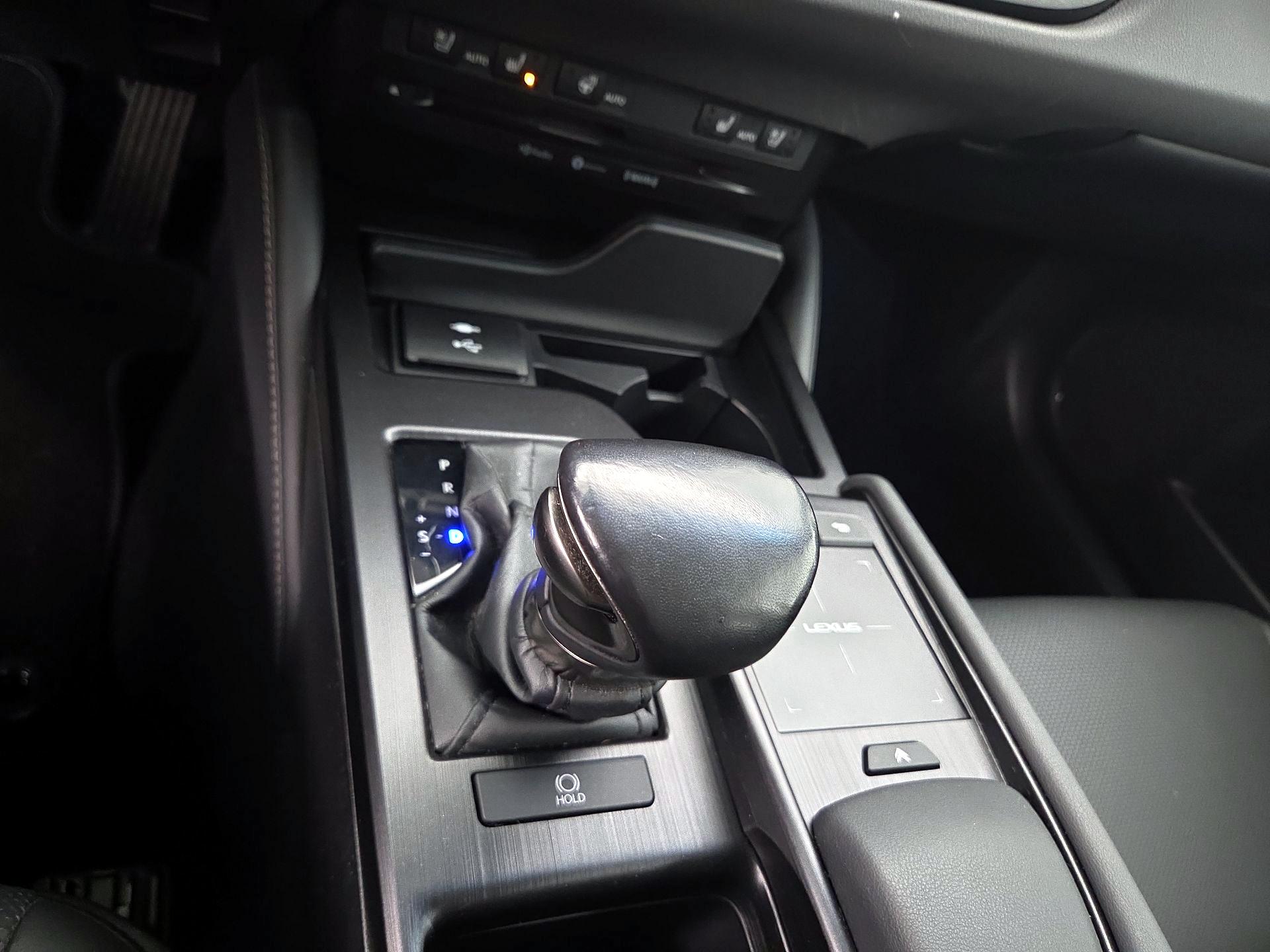 Thumbnail: 2022 Lexus ES - 18