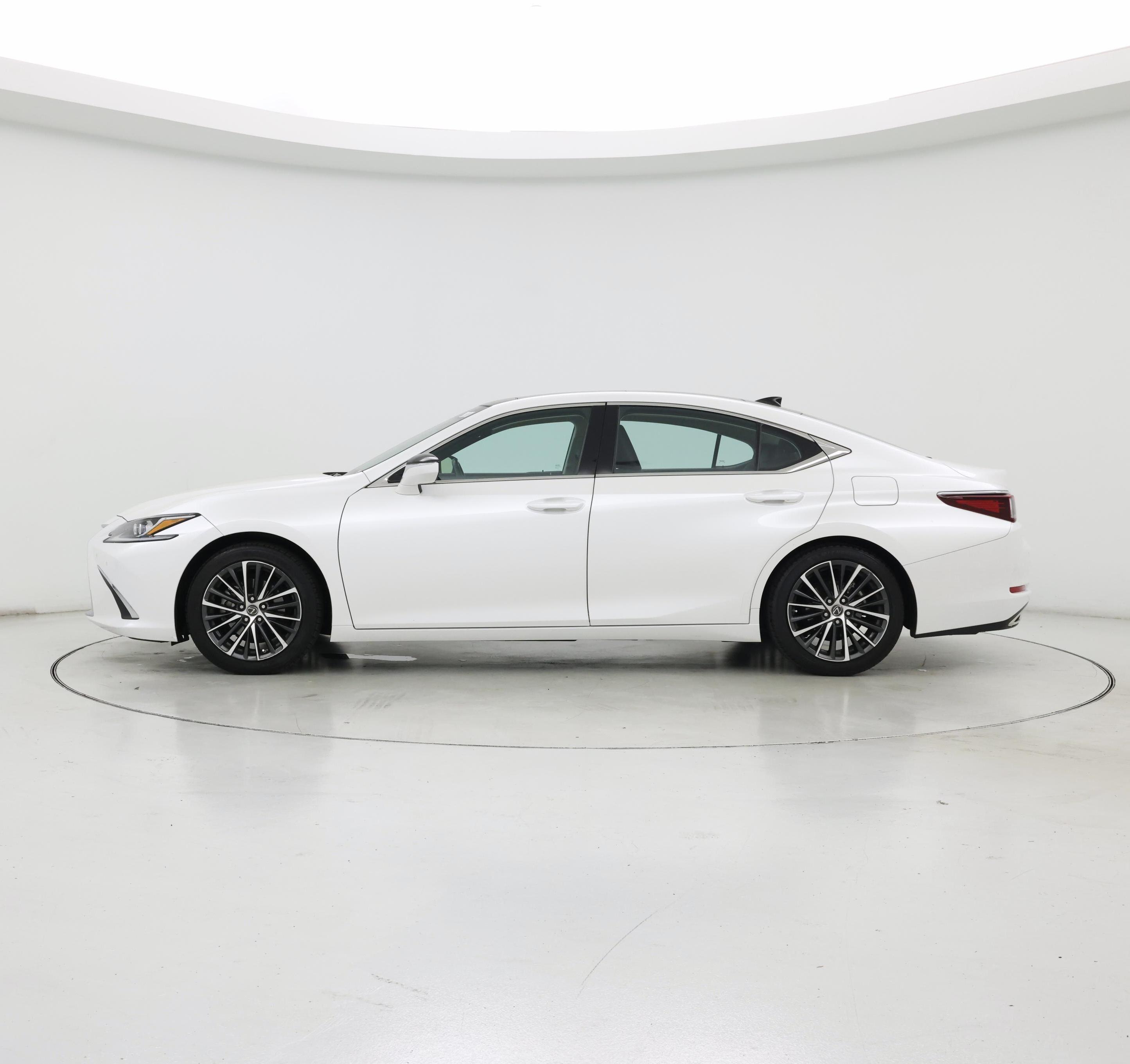 Thumbnail: 2022 Lexus ES - 3