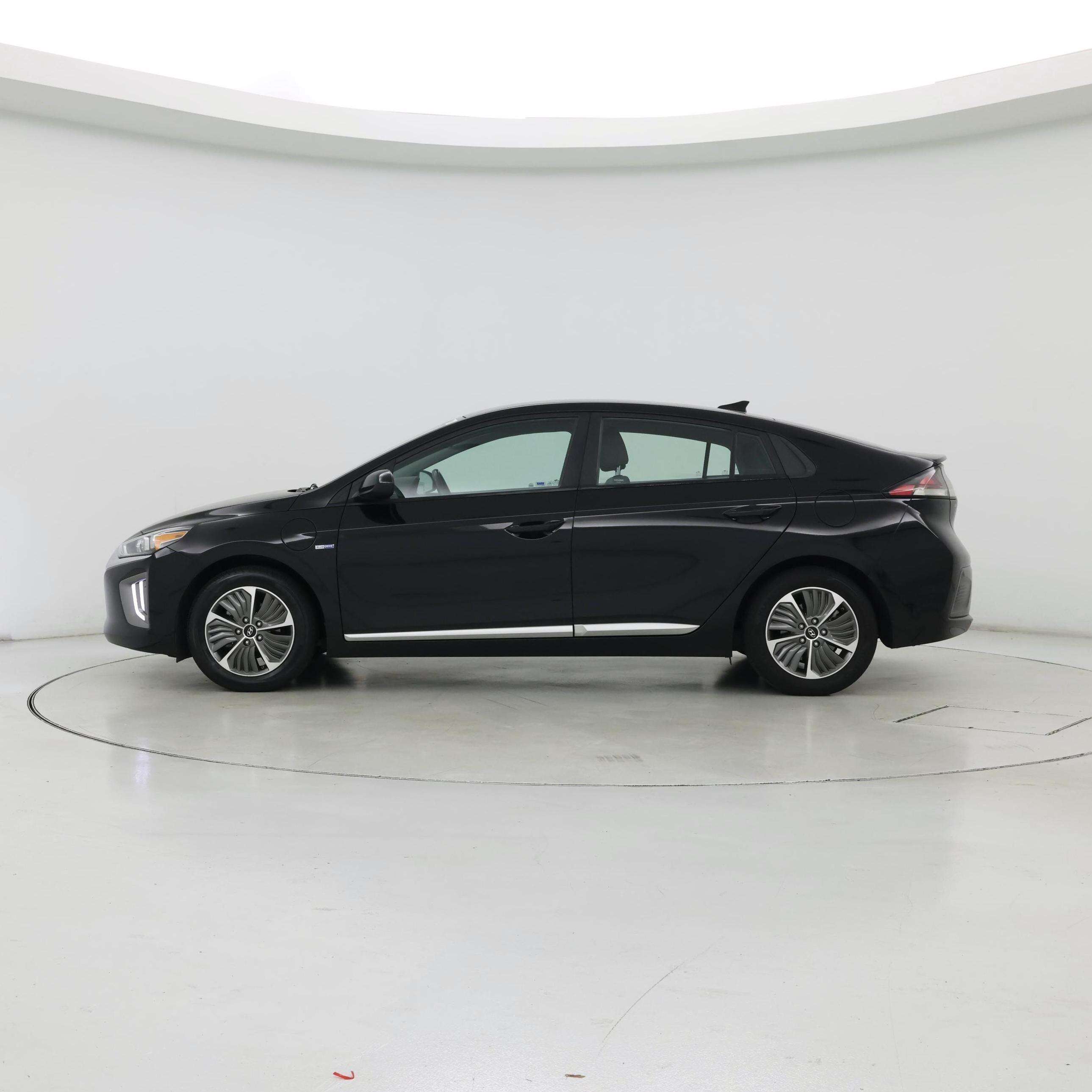 Thumbnail: 2020 Hyundai Ioniq - 3