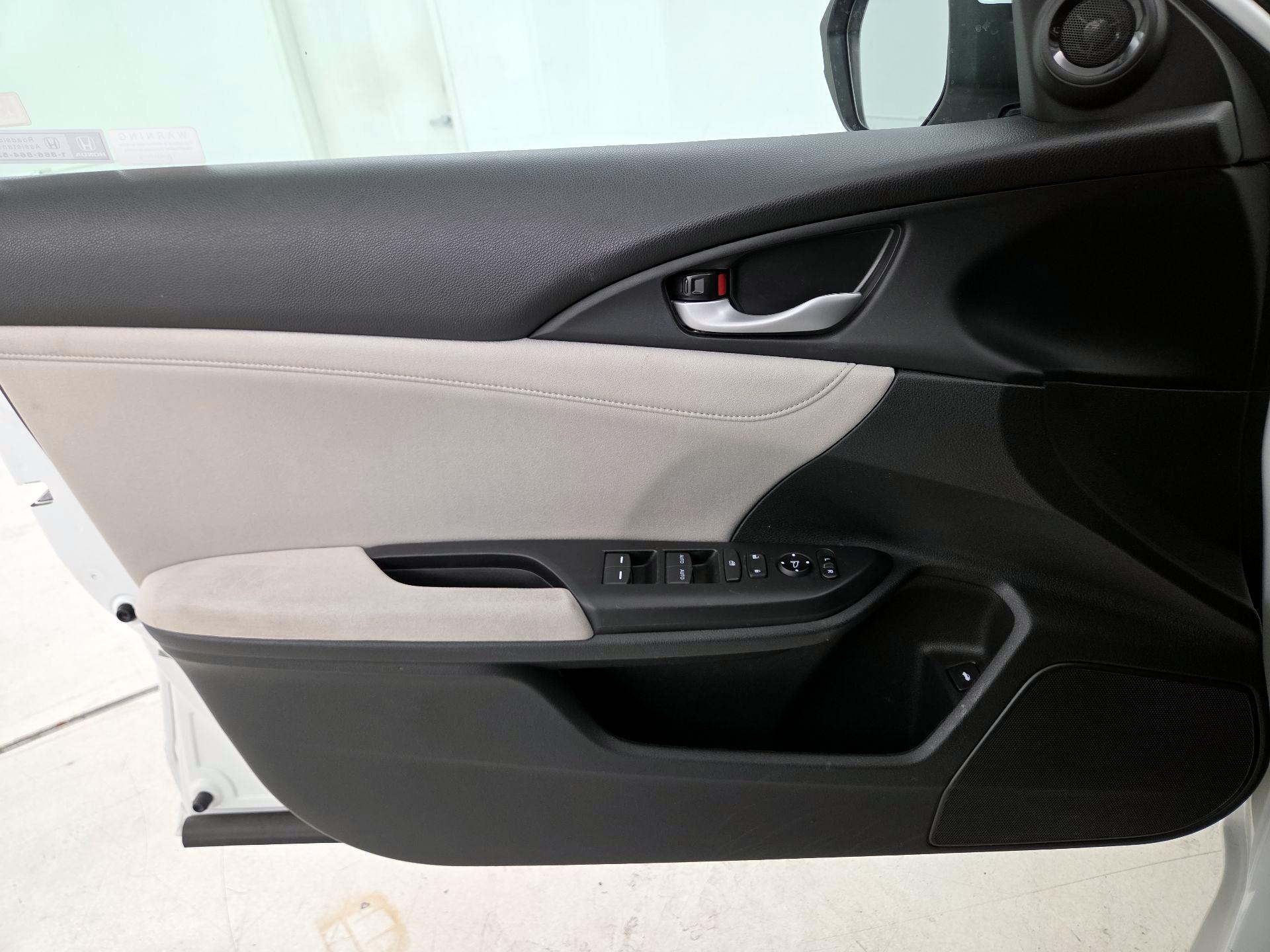 Thumbnail: 2020 Honda Insight - 12