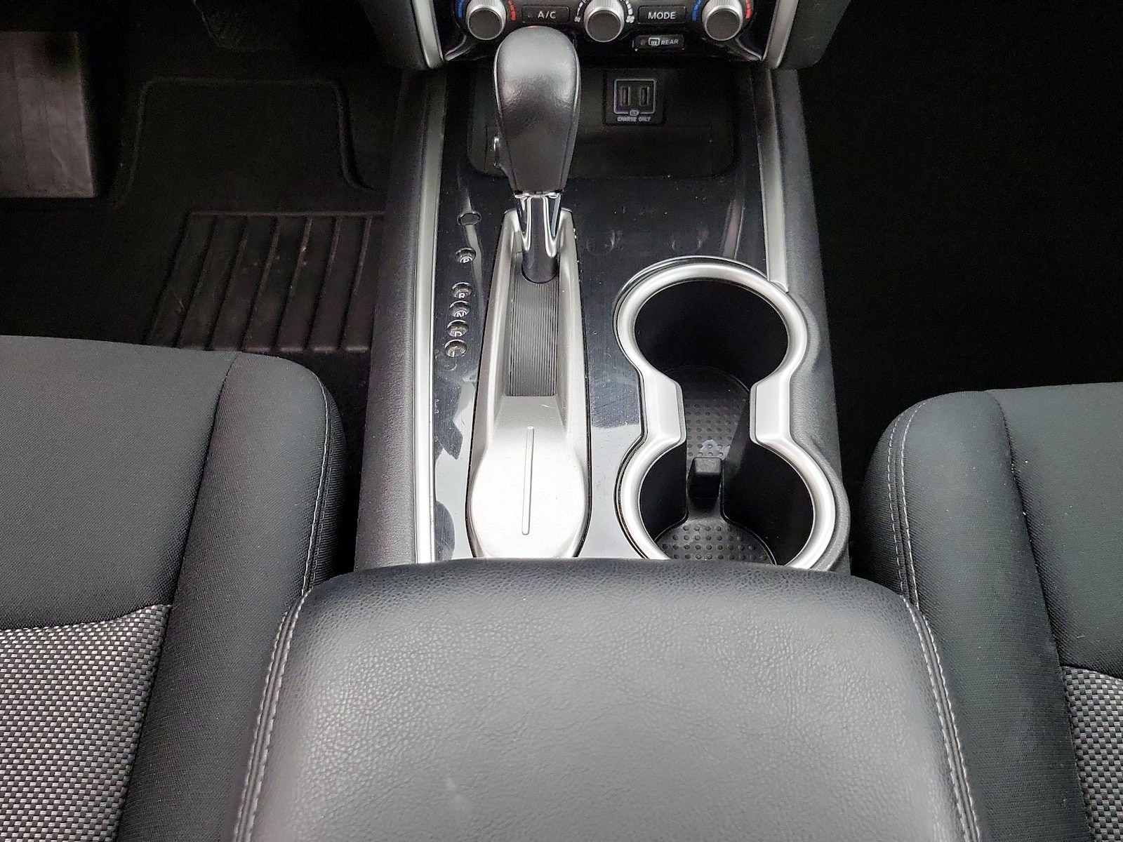 2018 Nissan Pathfinder SV - Photo 18