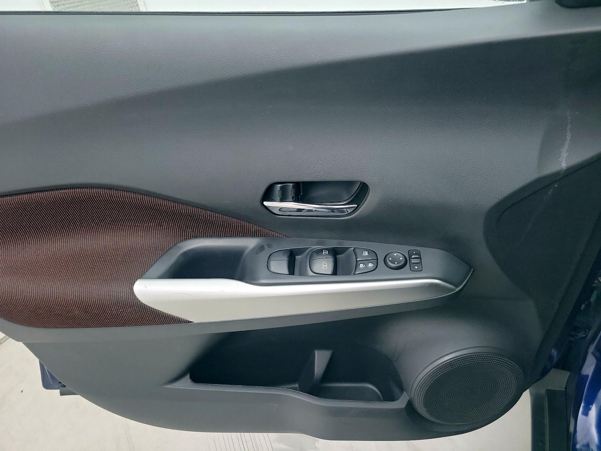 Thumbnail: 2018 Nissan Kicks - 12