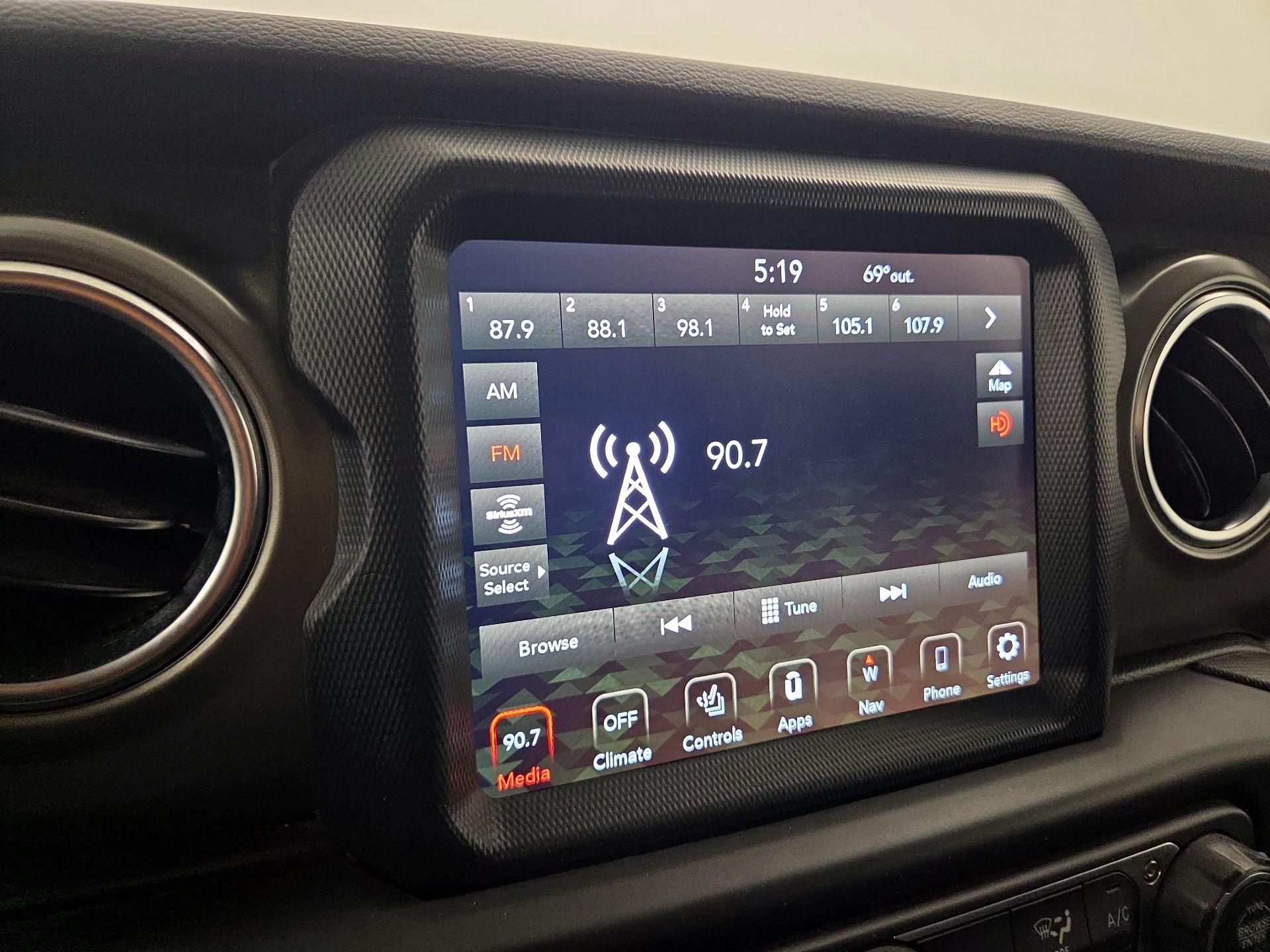 Thumbnail: 2022 Jeep Gladiator - 16