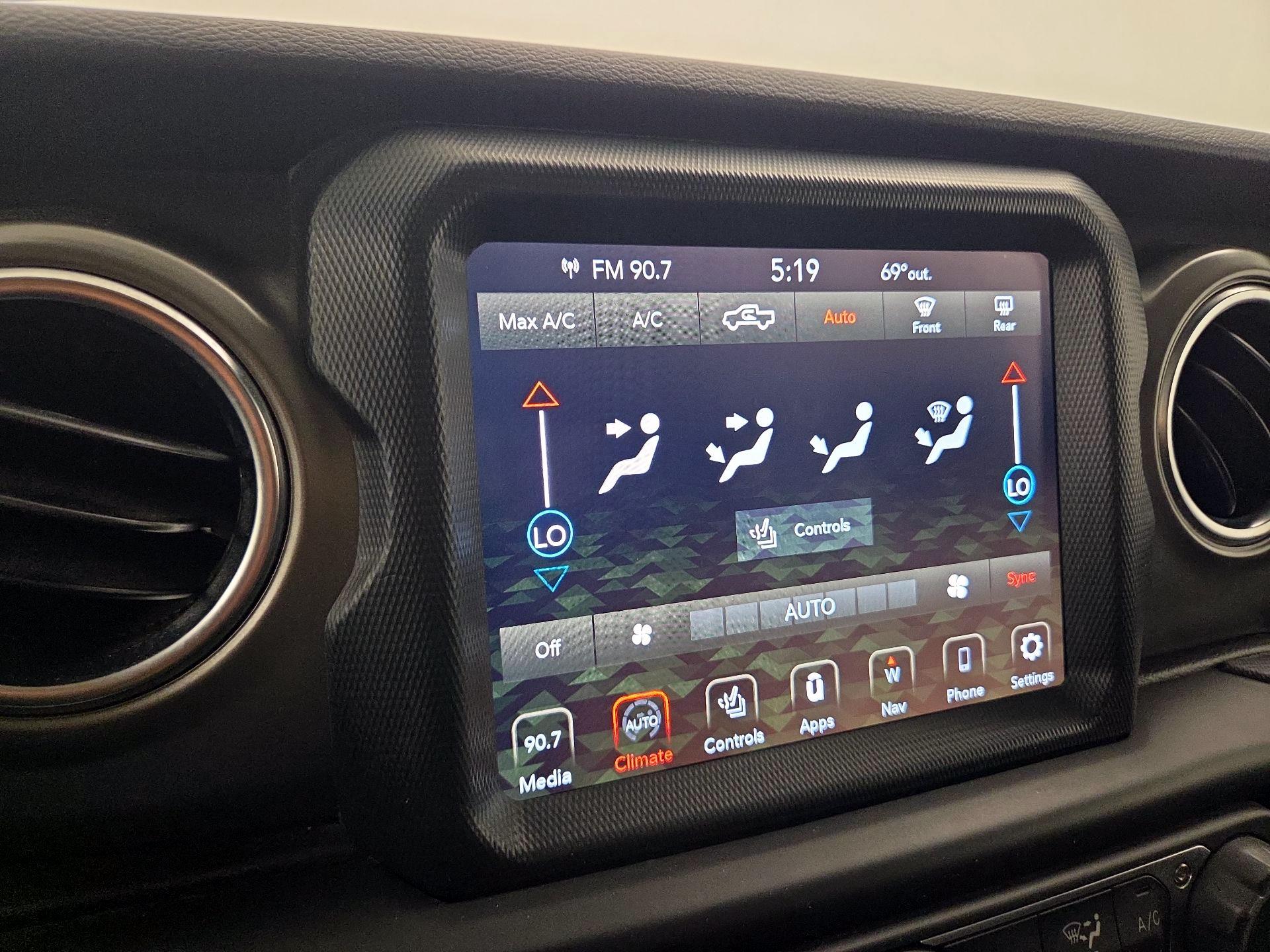 Thumbnail: 2022 Jeep Gladiator - 17