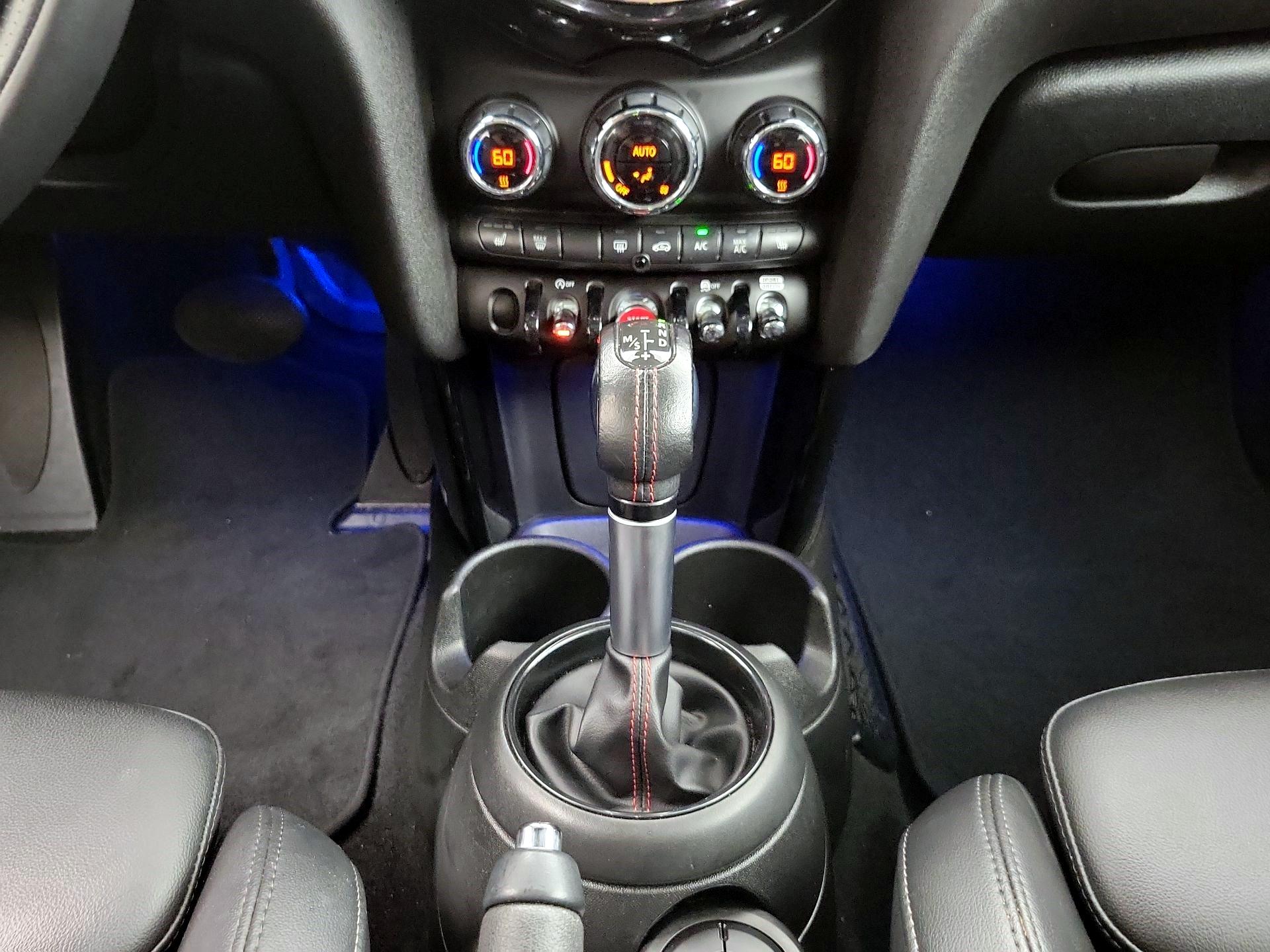 Thumbnail: 2019 MINI Cooper Hardtop - 17
