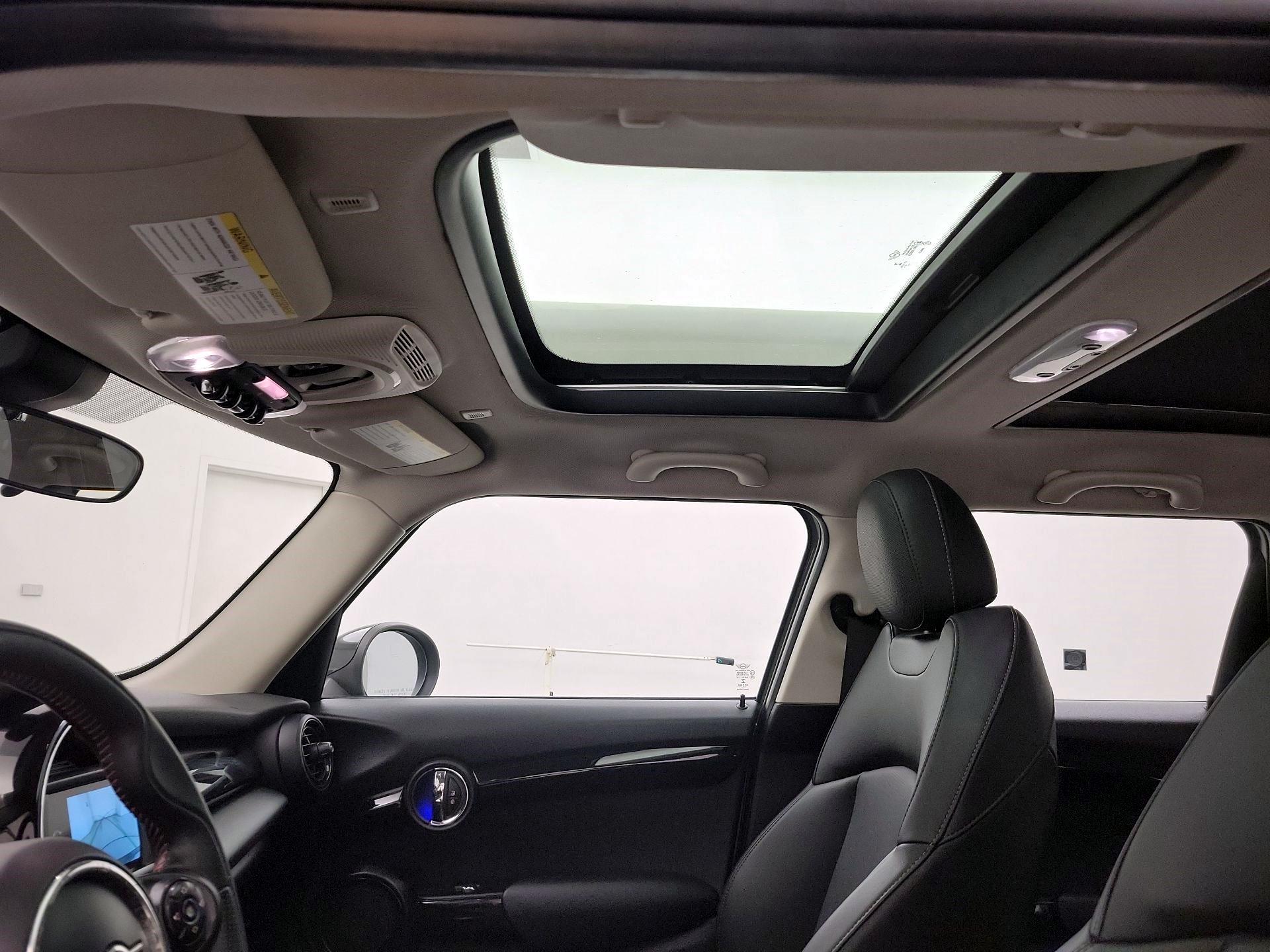 Thumbnail: 2019 MINI Cooper Hardtop - 19