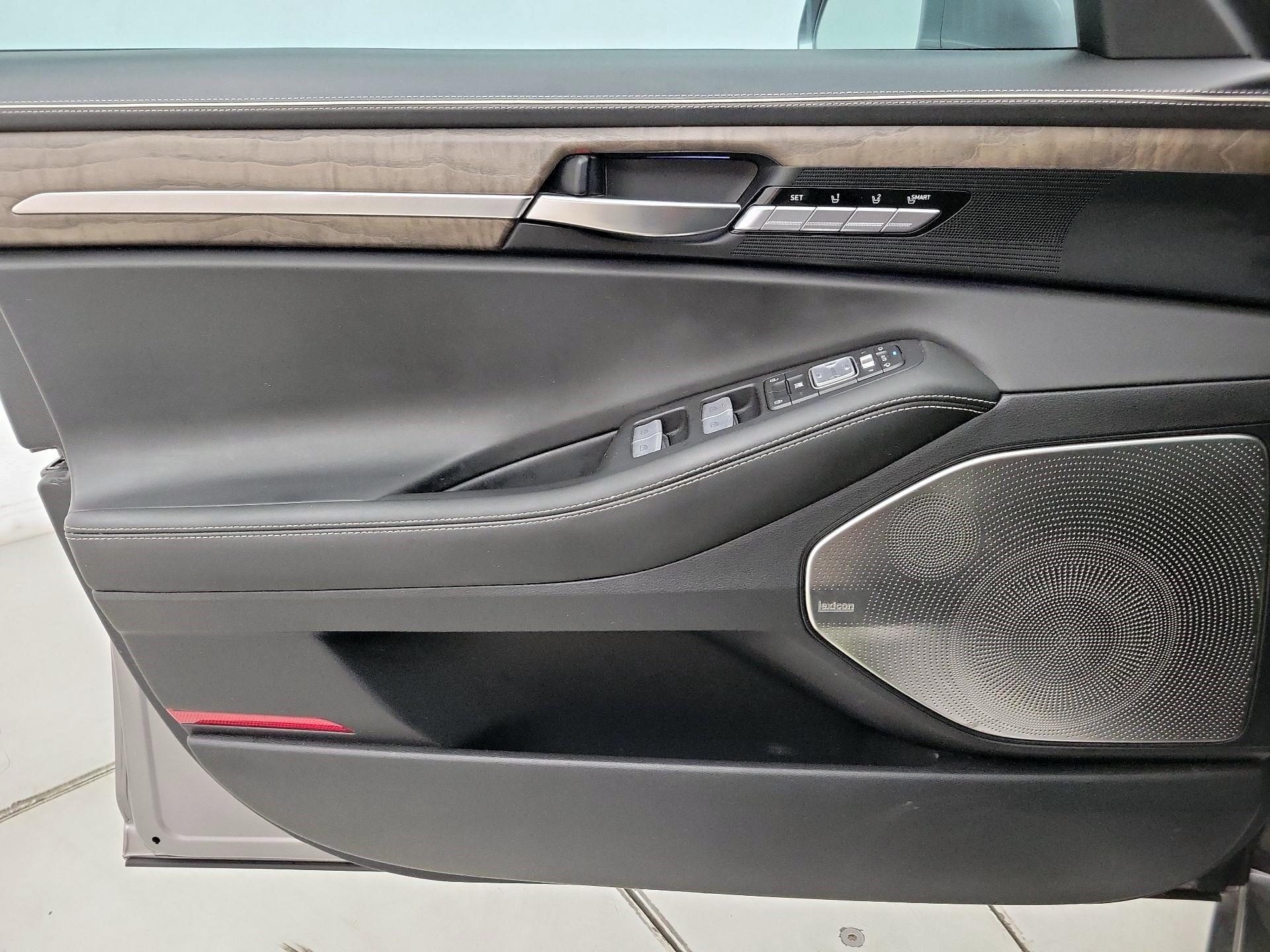 Thumbnail: 2020 Genesis G90 - 12