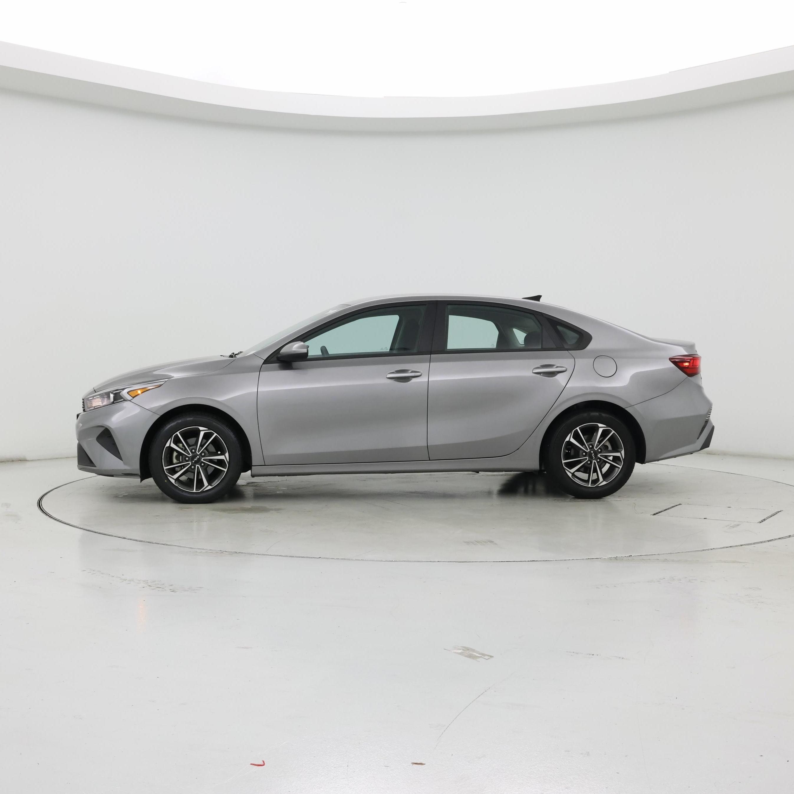Thumbnail: 2023 Kia Forte - 3
