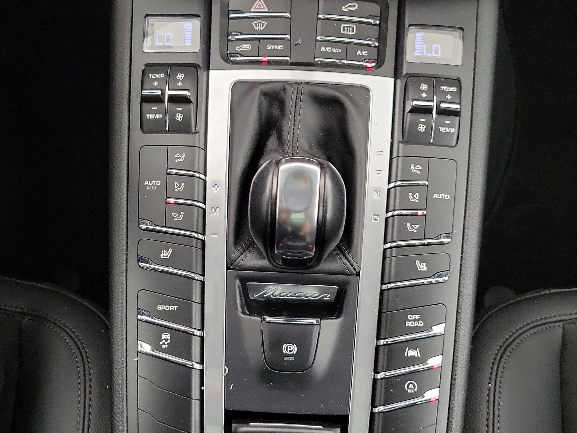 Thumbnail: 2018 Porsche Macan - 16