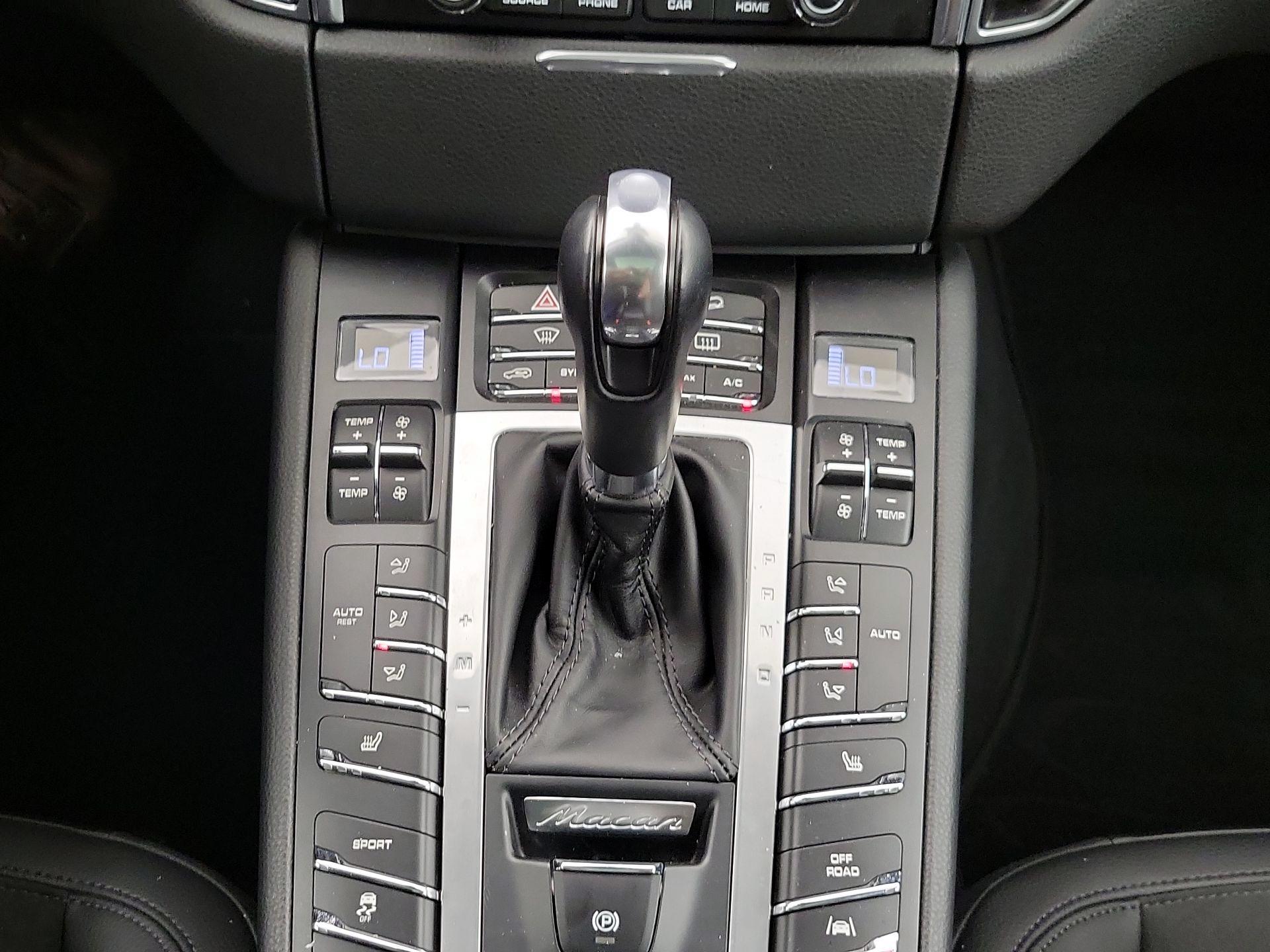 Thumbnail: 2018 Porsche Macan - 17