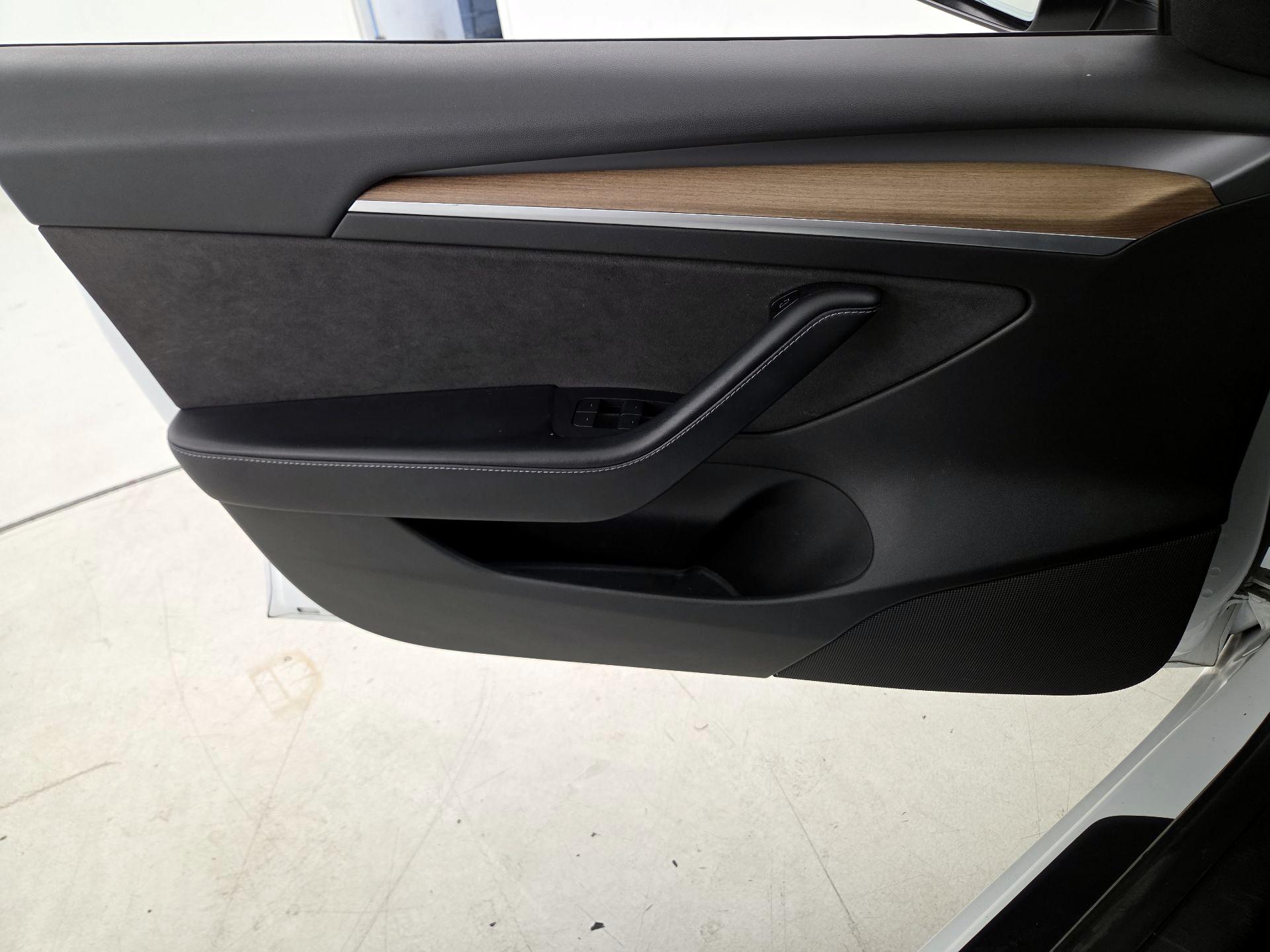 Thumbnail: 2021 Tesla Model 3 - 12
