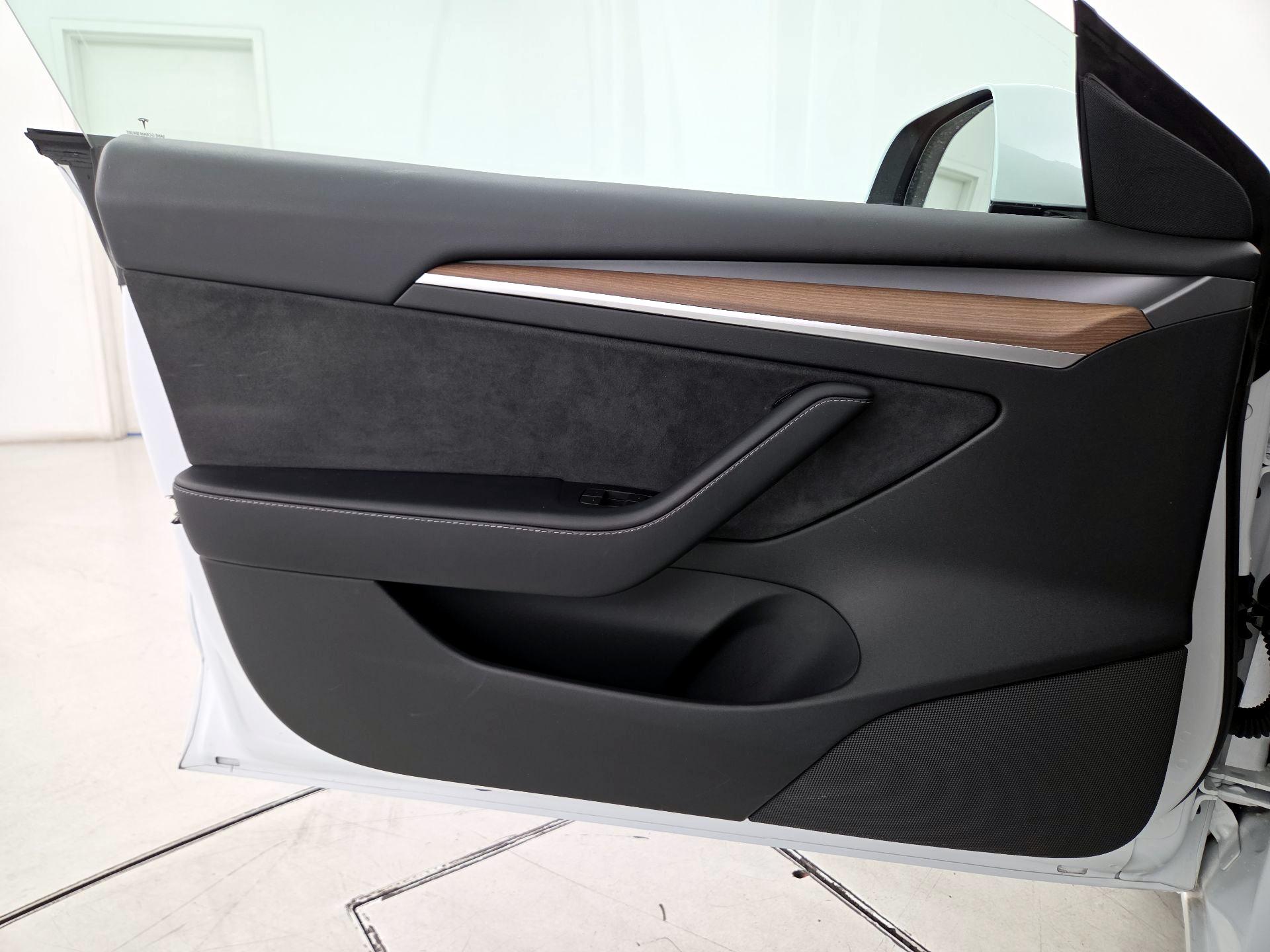 Thumbnail: 2022 Tesla Model 3 - 12