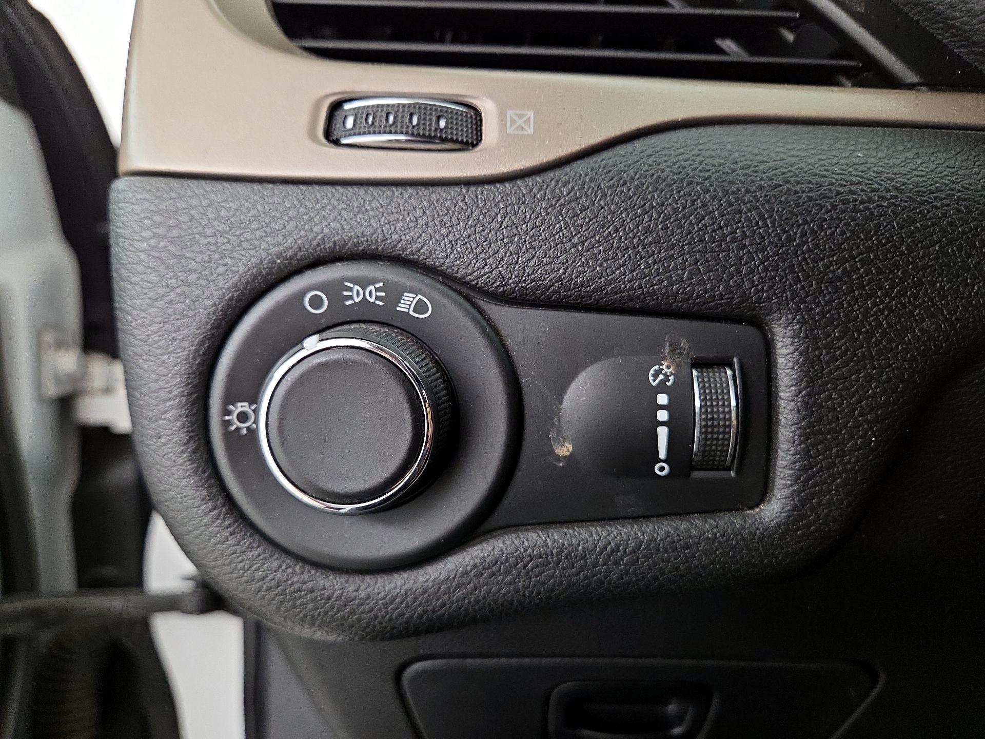 Thumbnail: 2016 Jeep Cherokee - 13