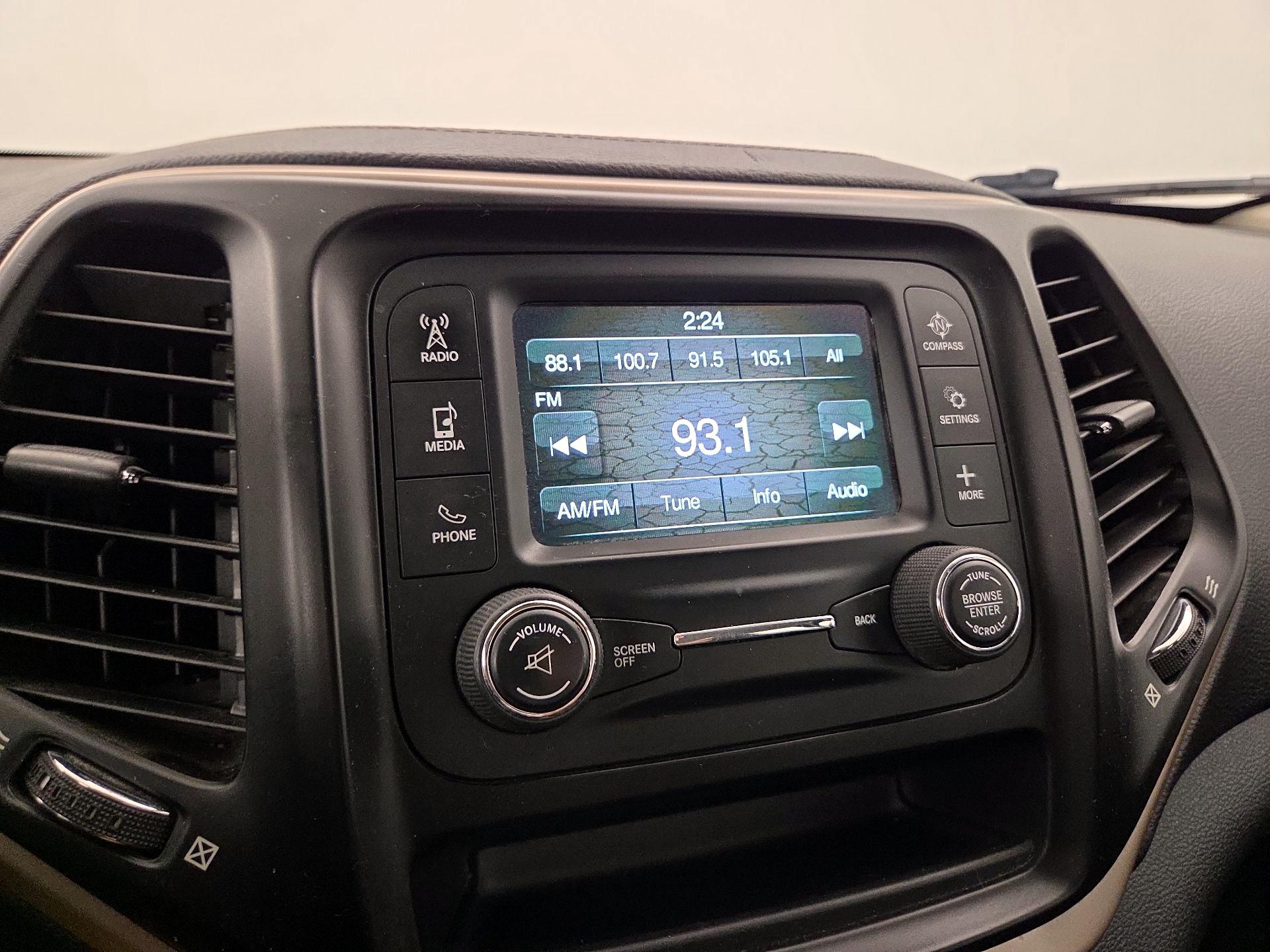 Thumbnail: 2016 Jeep Cherokee - 15