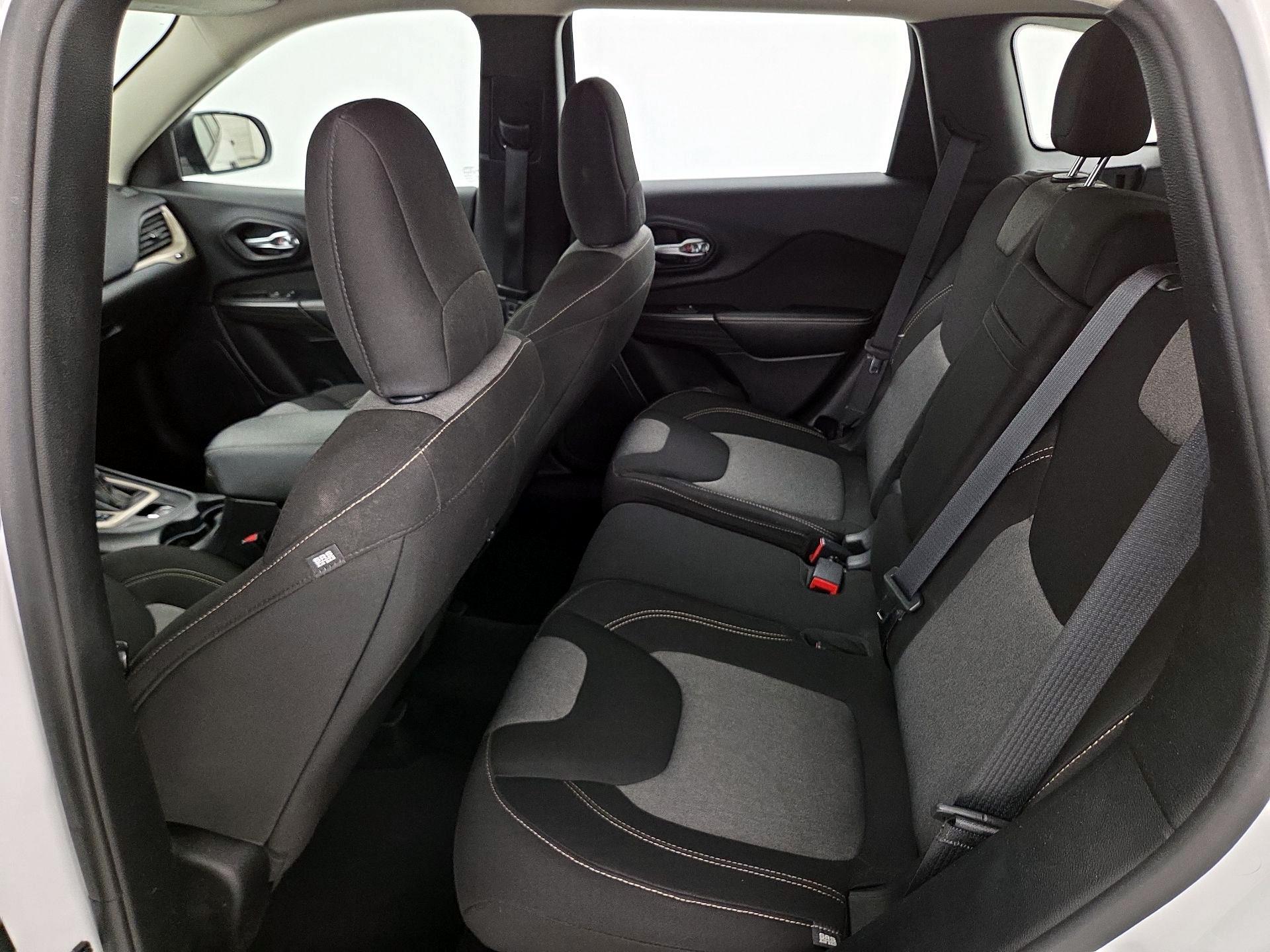 Thumbnail: 2016 Jeep Cherokee - 19