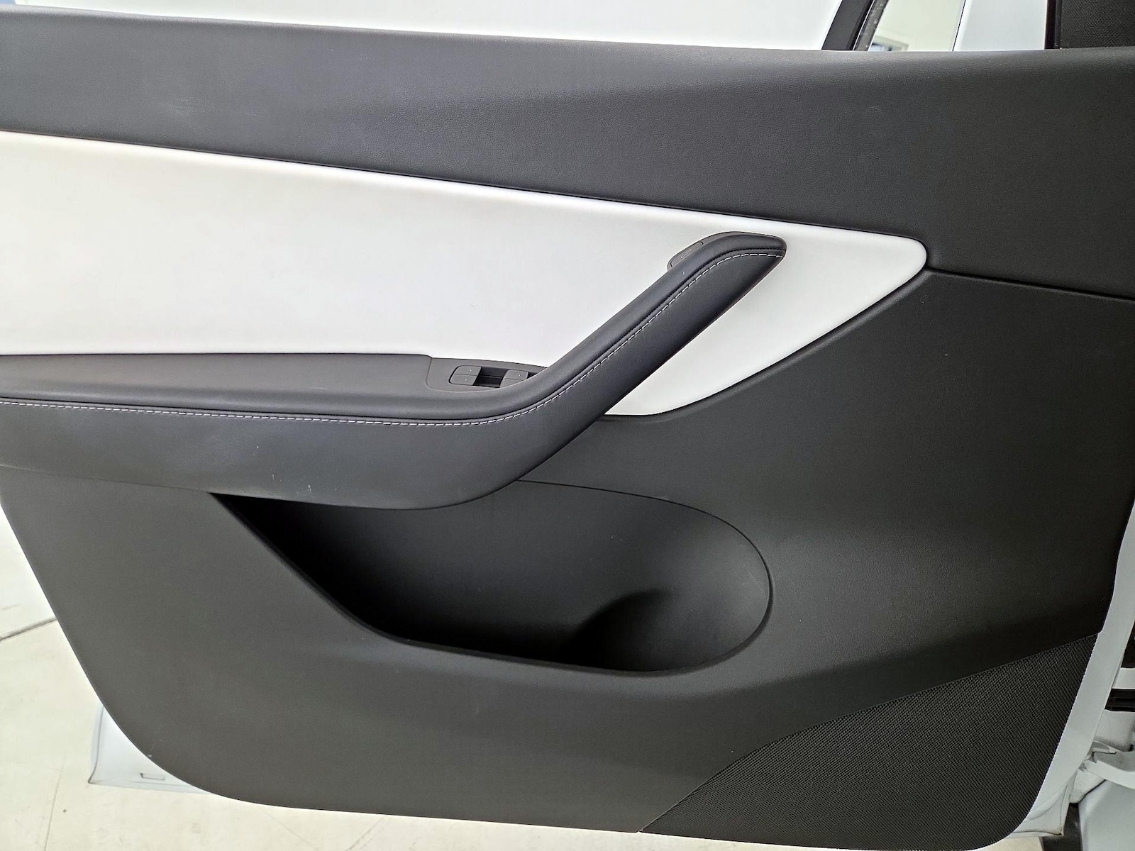2022 Tesla Model Y Long Range - Photo 13