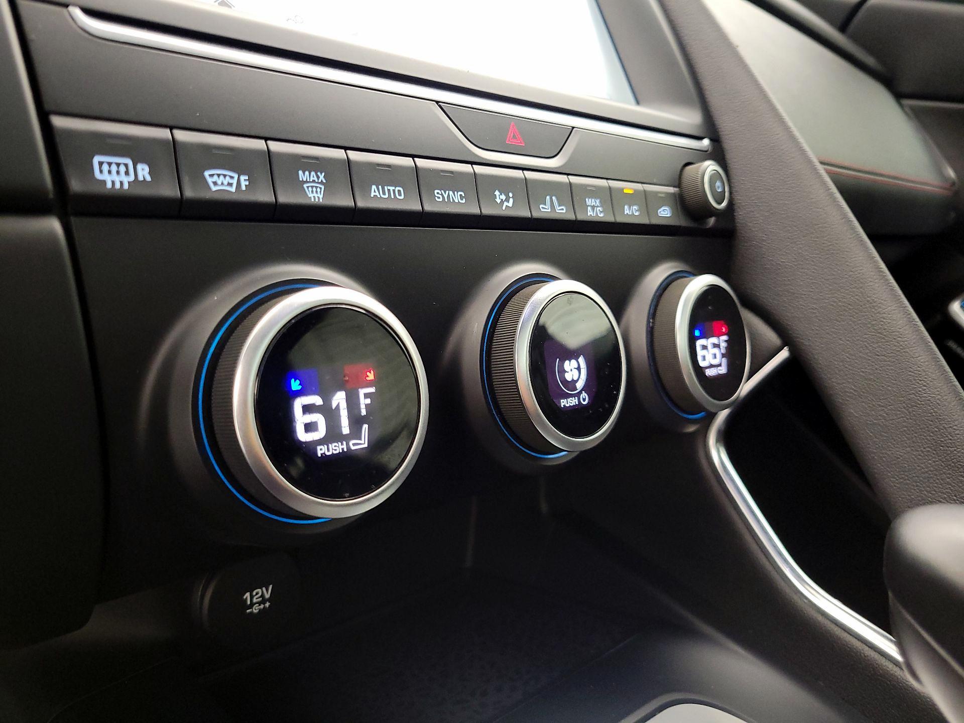 Thumbnail: 2020 Jaguar E-Pace - 16