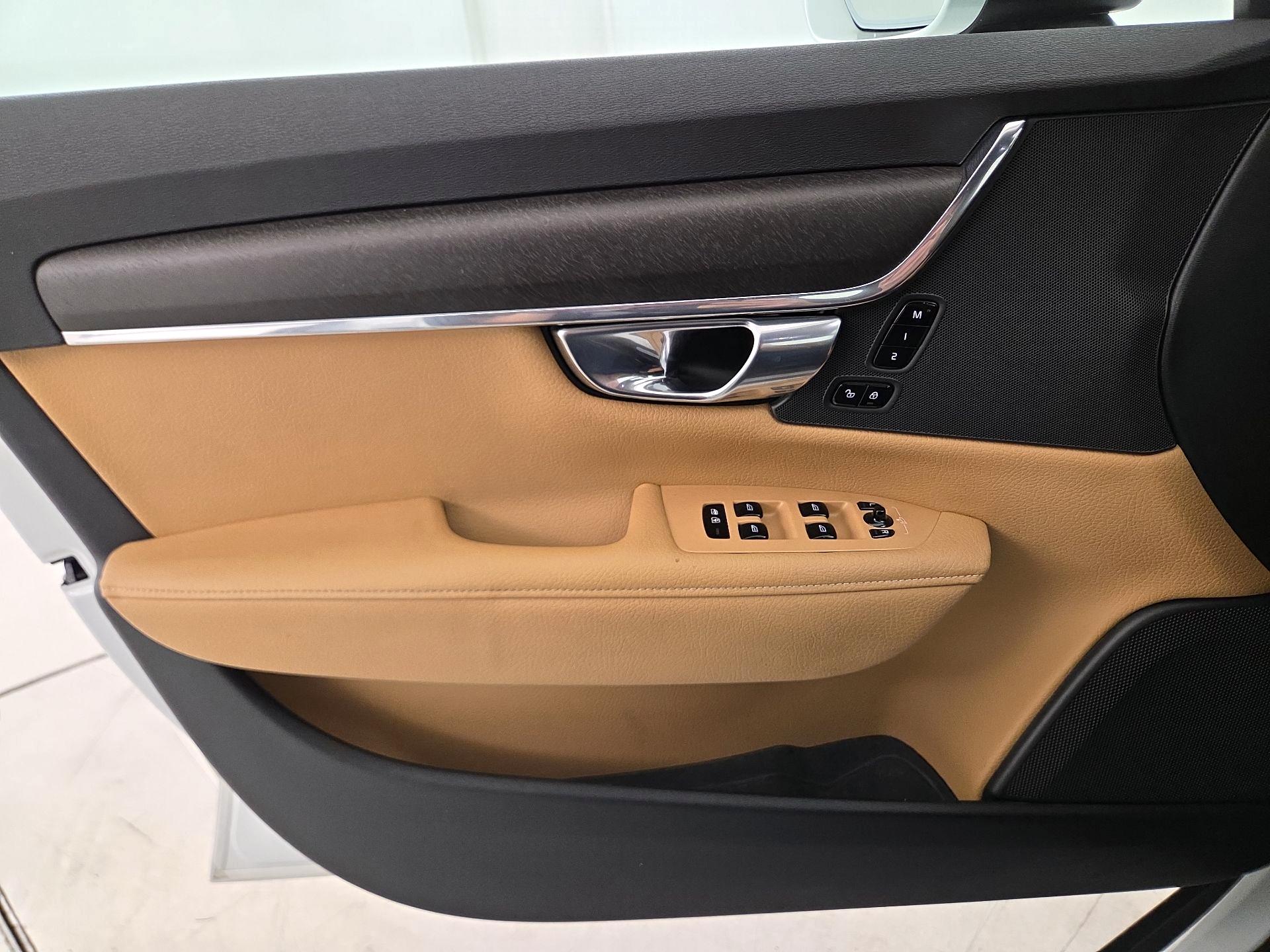 Thumbnail: 2018 Volvo V90 - 12
