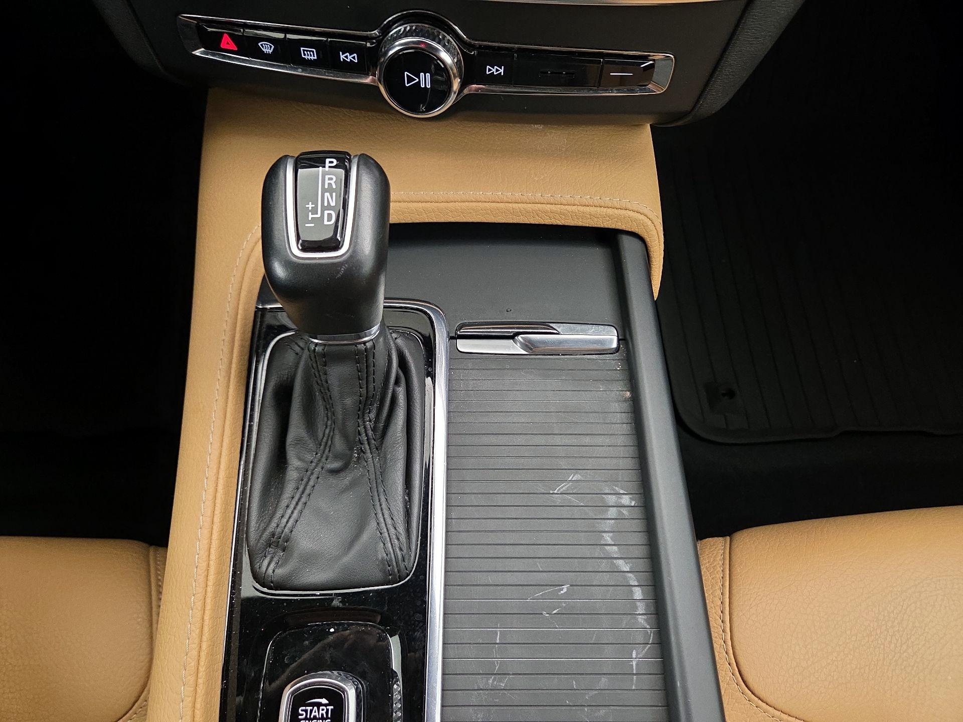 Thumbnail: 2018 Volvo V90 - 18