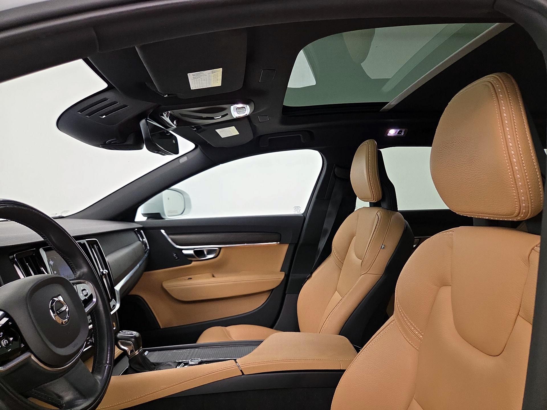 Thumbnail: 2018 Volvo V90 - 20