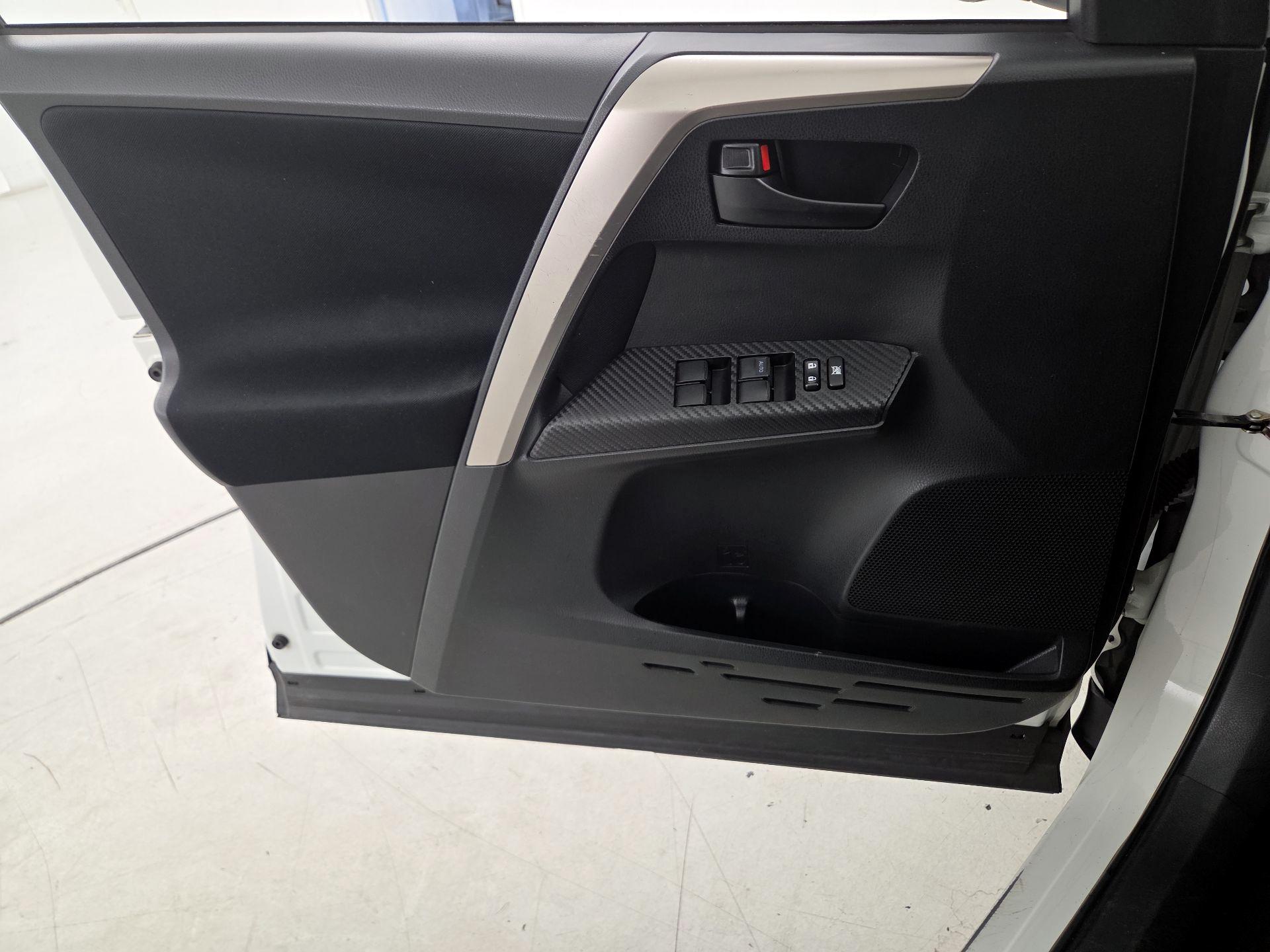Thumbnail: 2014 Toyota RAV4 - 12