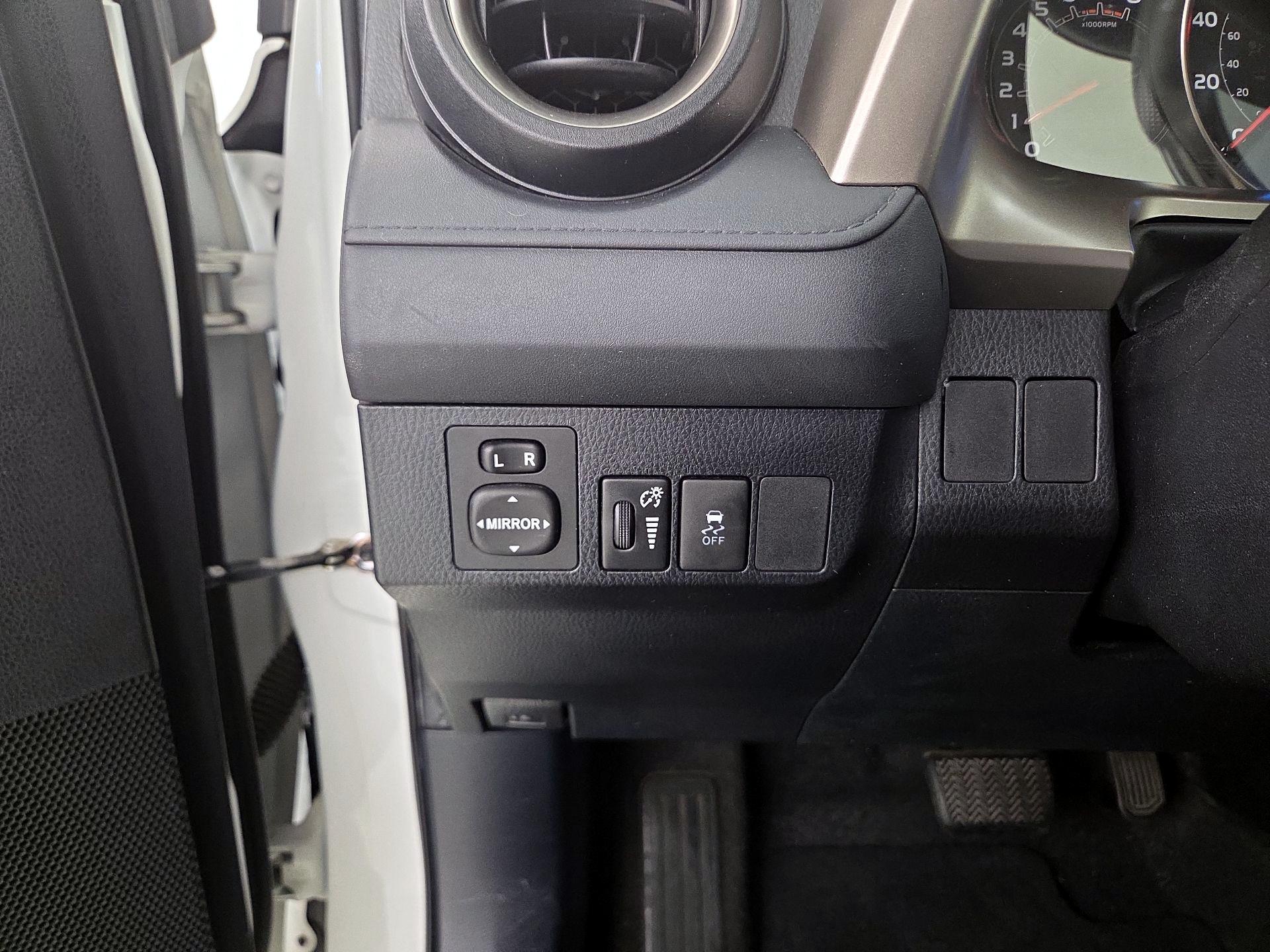 Thumbnail: 2014 Toyota RAV4 - 13