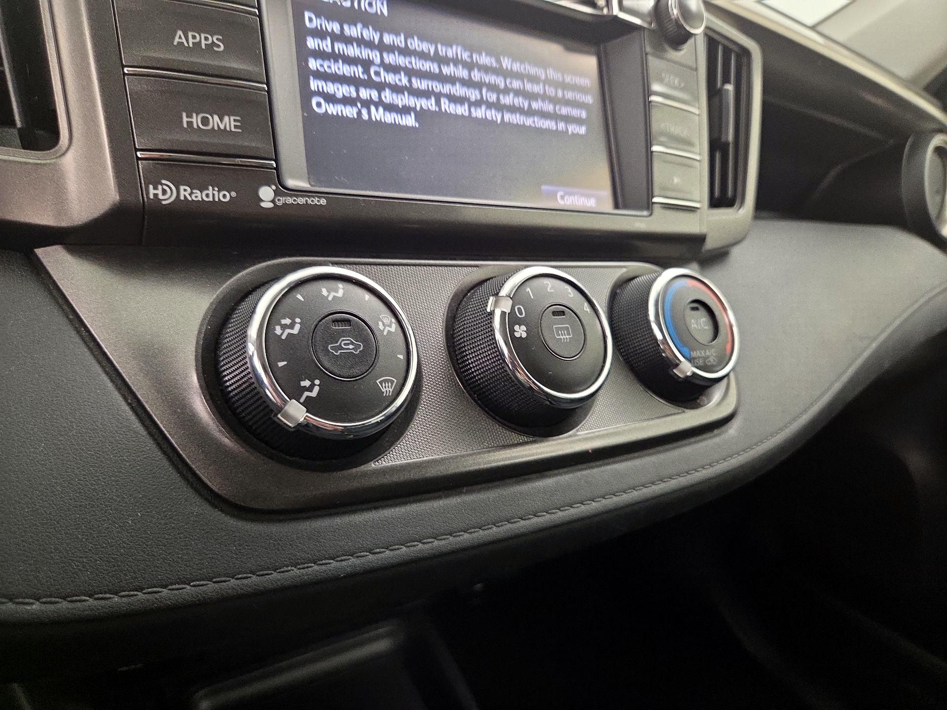 Thumbnail: 2014 Toyota RAV4 - 16