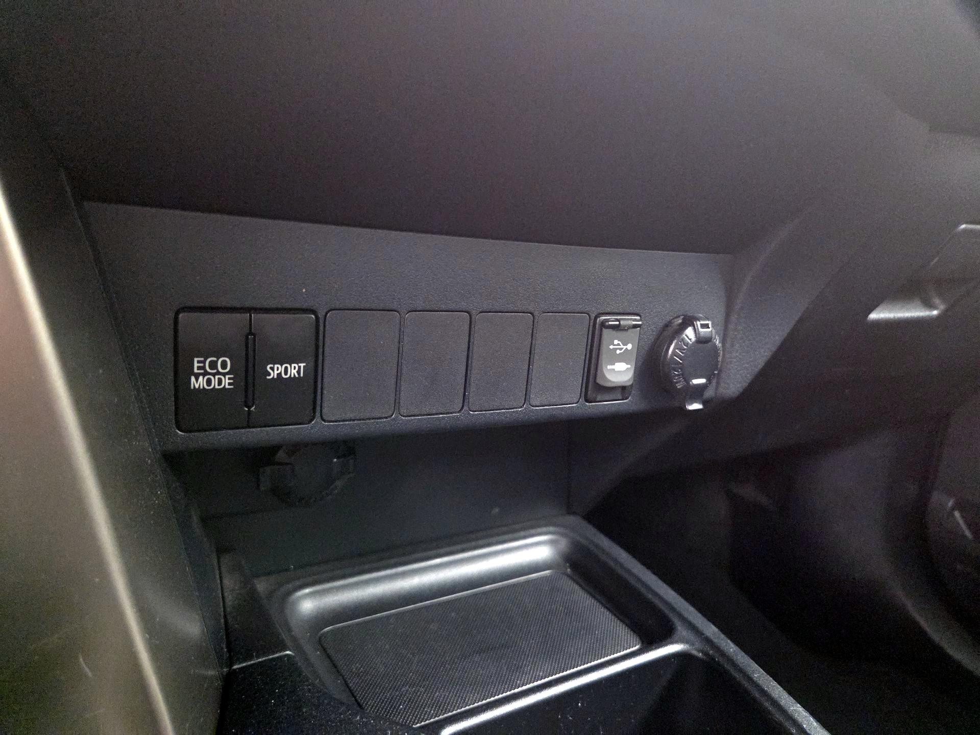 Thumbnail: 2014 Toyota RAV4 - 18