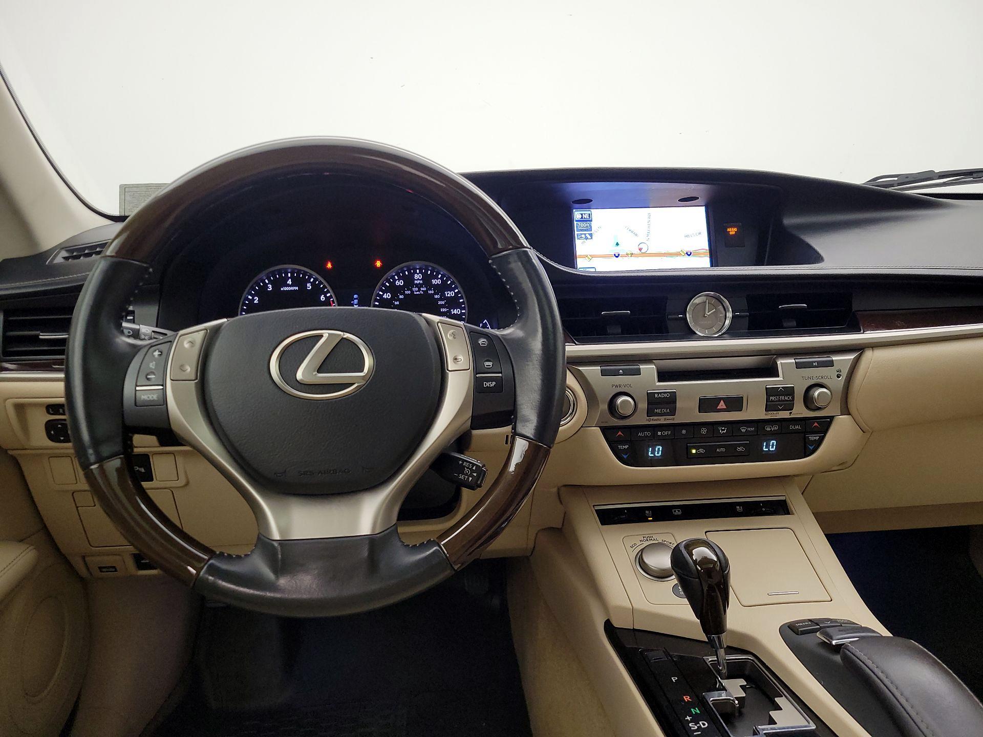 Thumbnail: 2014 Lexus ES - 10