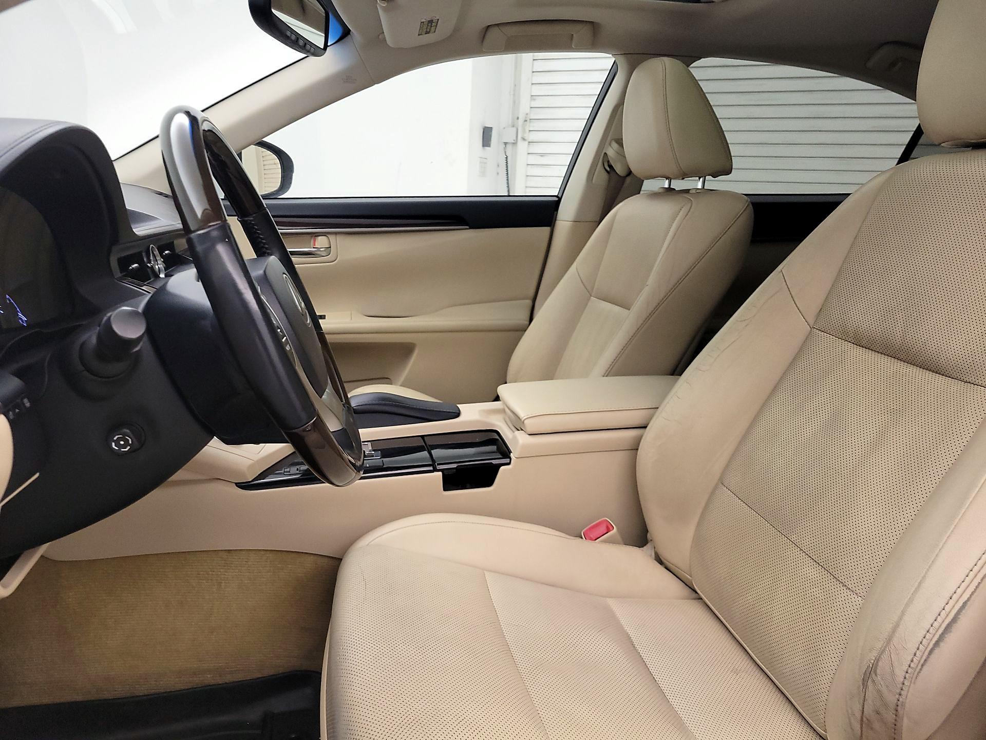 Thumbnail: 2014 Lexus ES - 11
