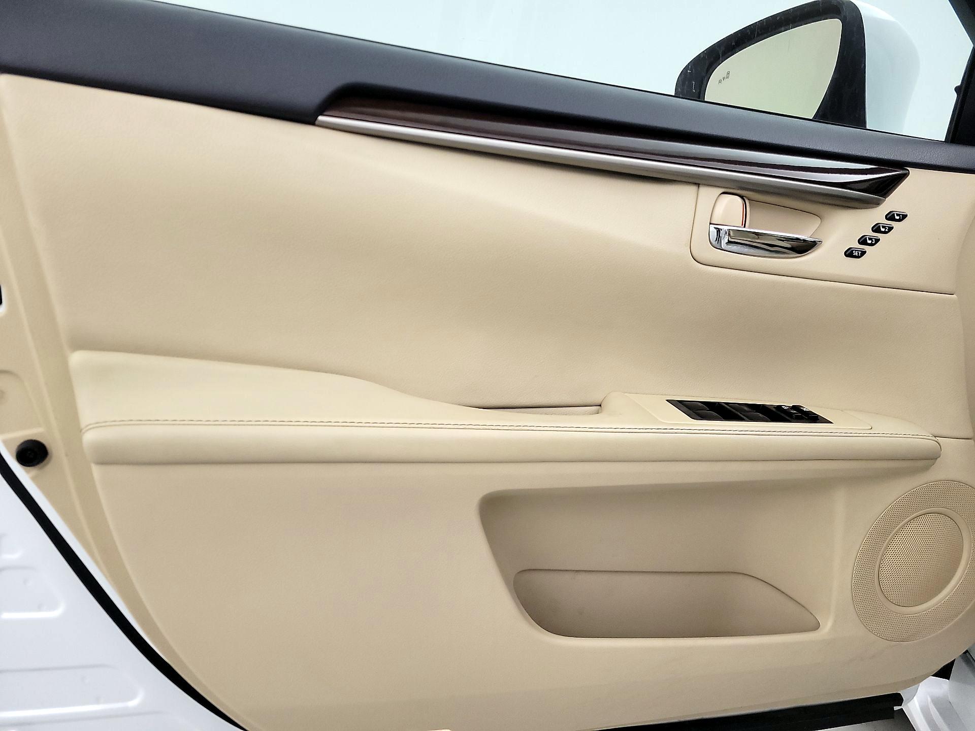 Thumbnail: 2014 Lexus ES - 12