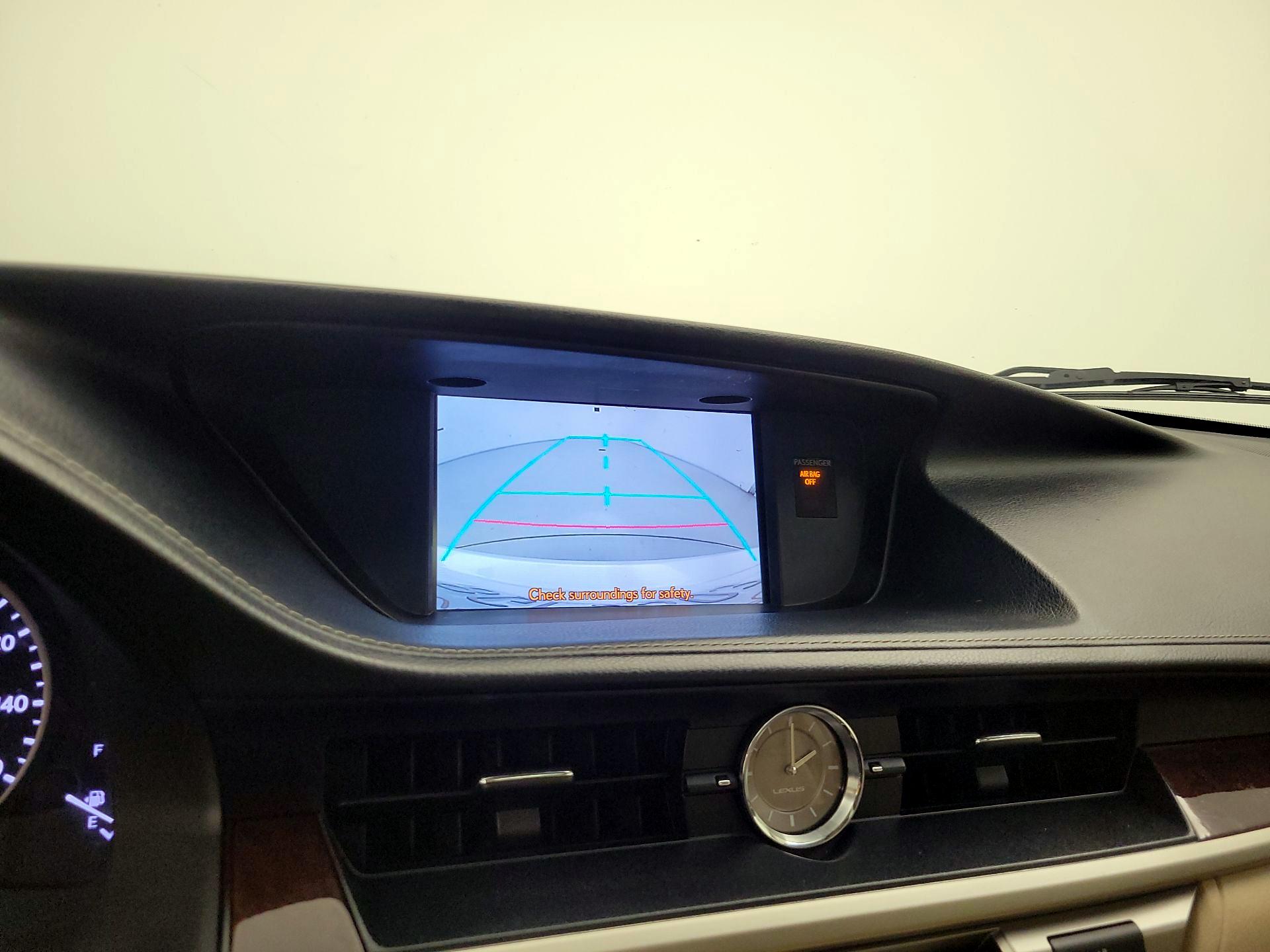 Thumbnail: 2014 Lexus ES - 15