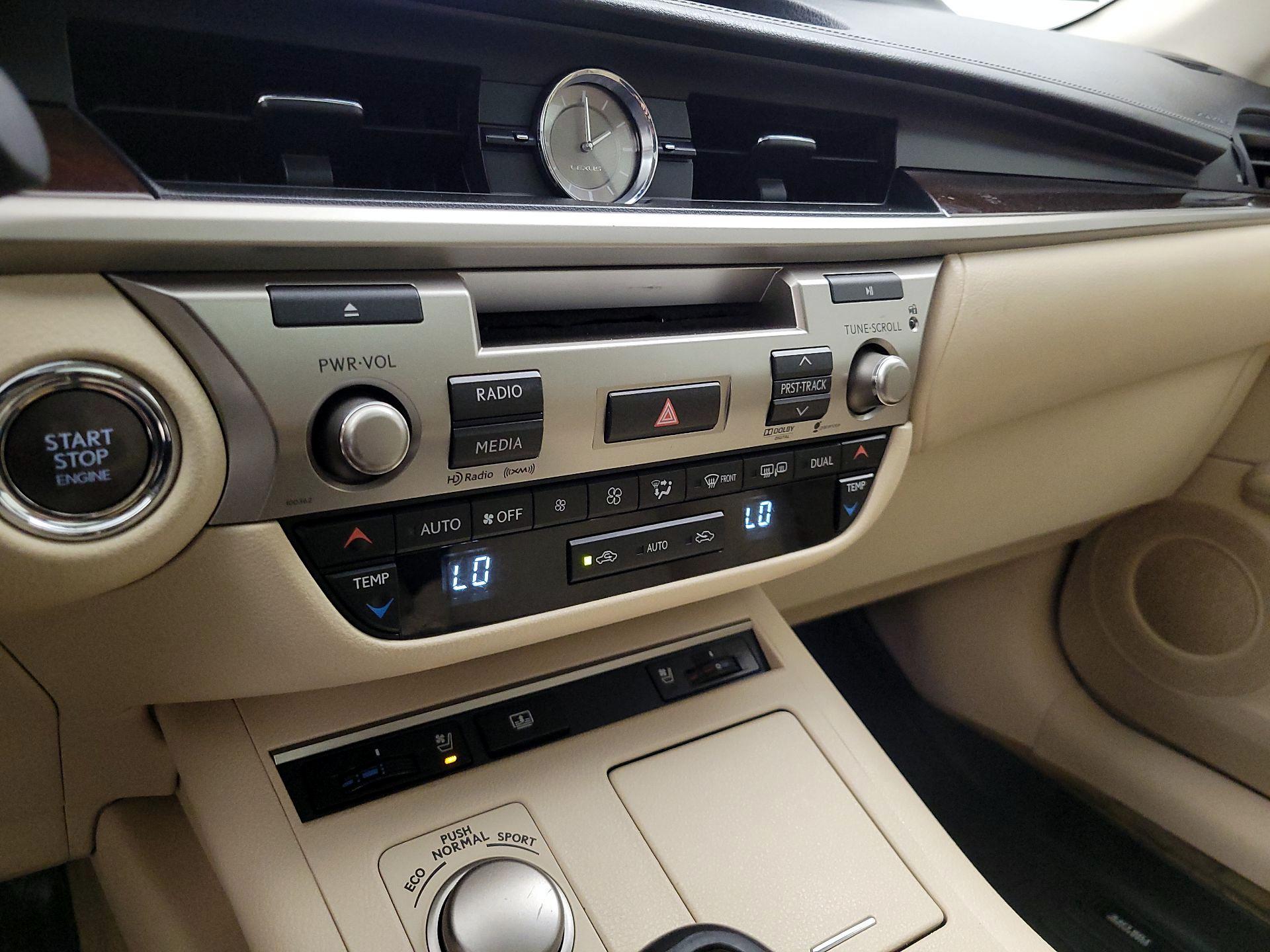 Thumbnail: 2014 Lexus ES - 17