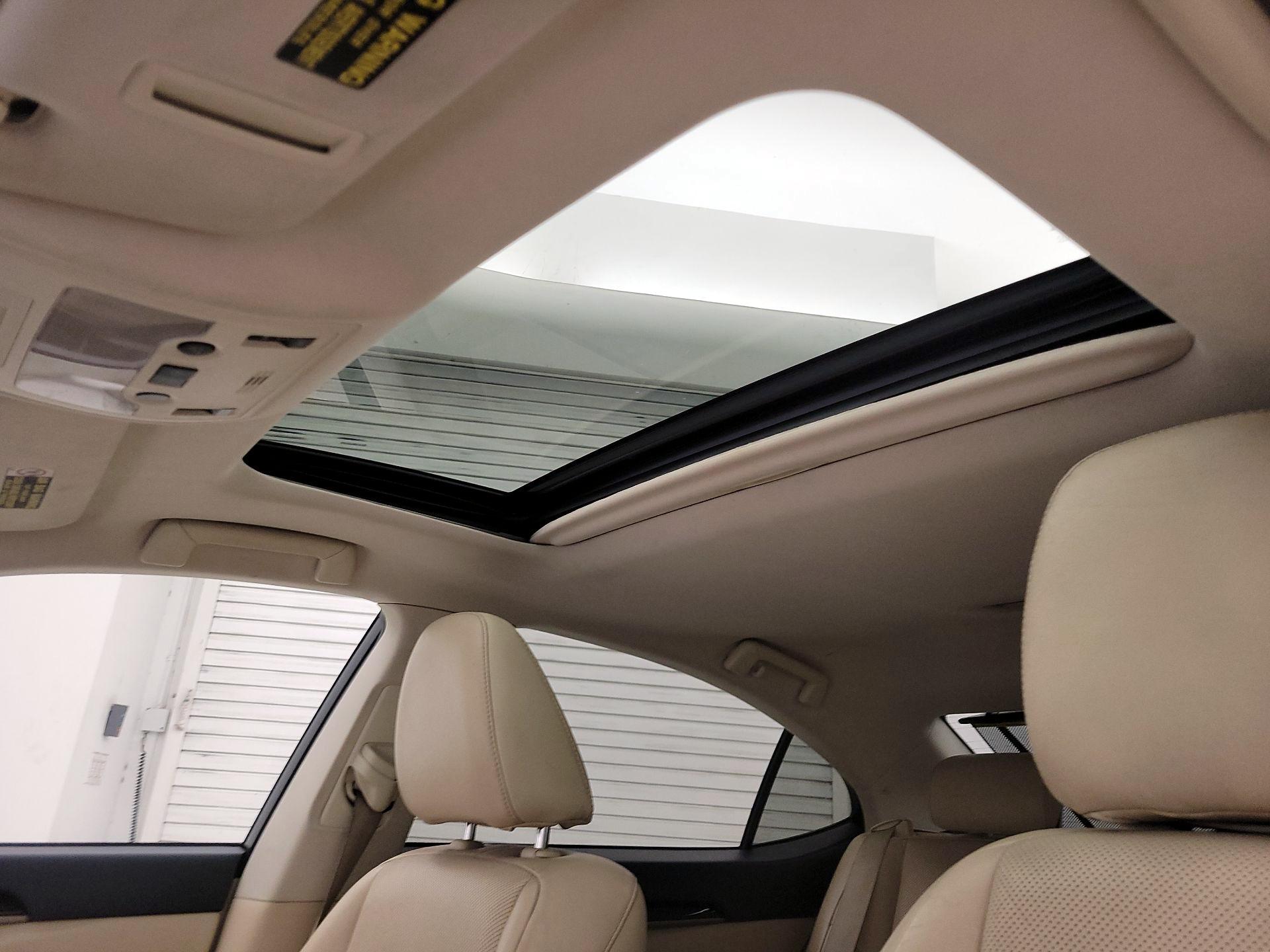Thumbnail: 2014 Lexus ES - 19