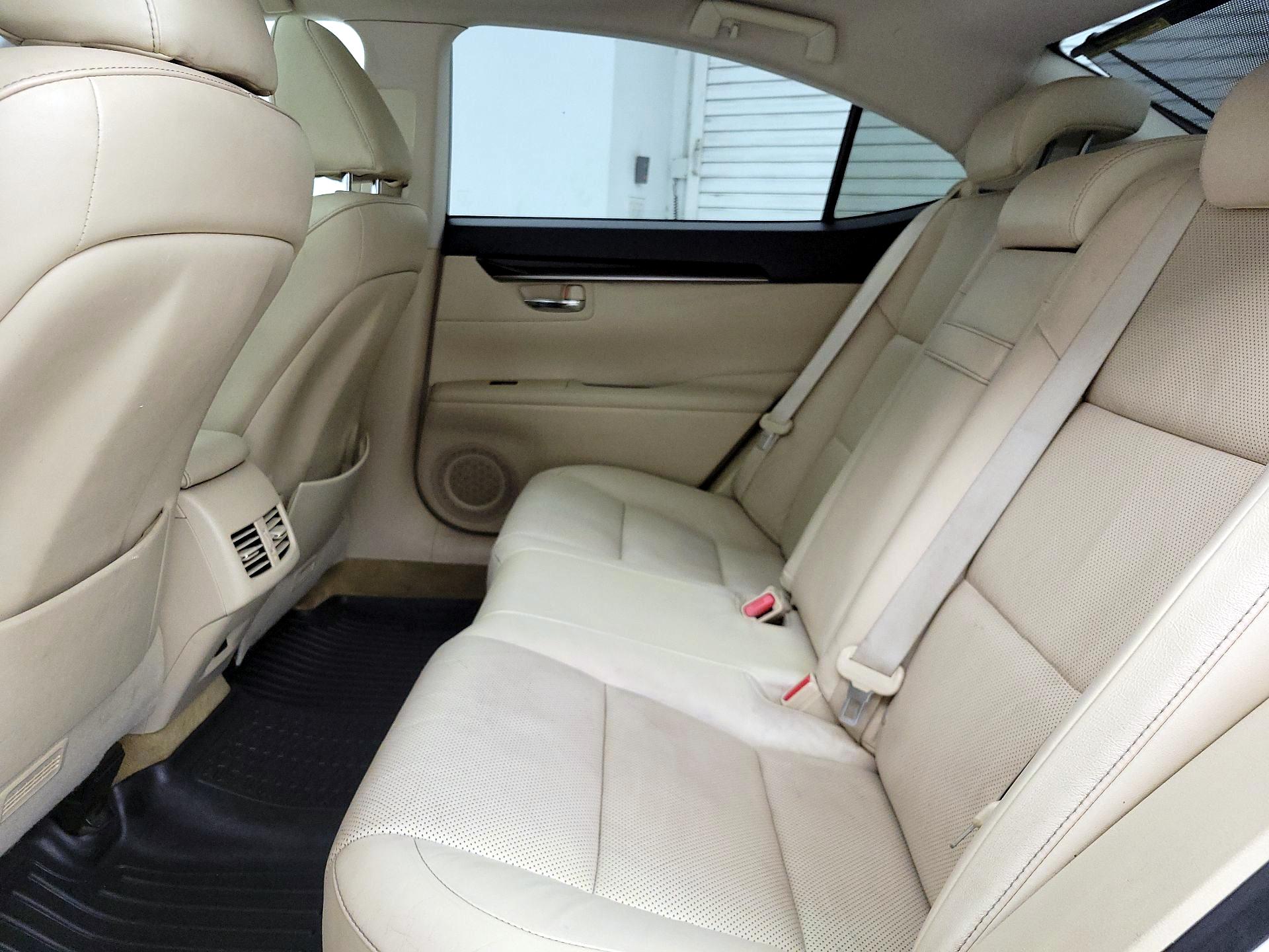 Thumbnail: 2014 Lexus ES - 20