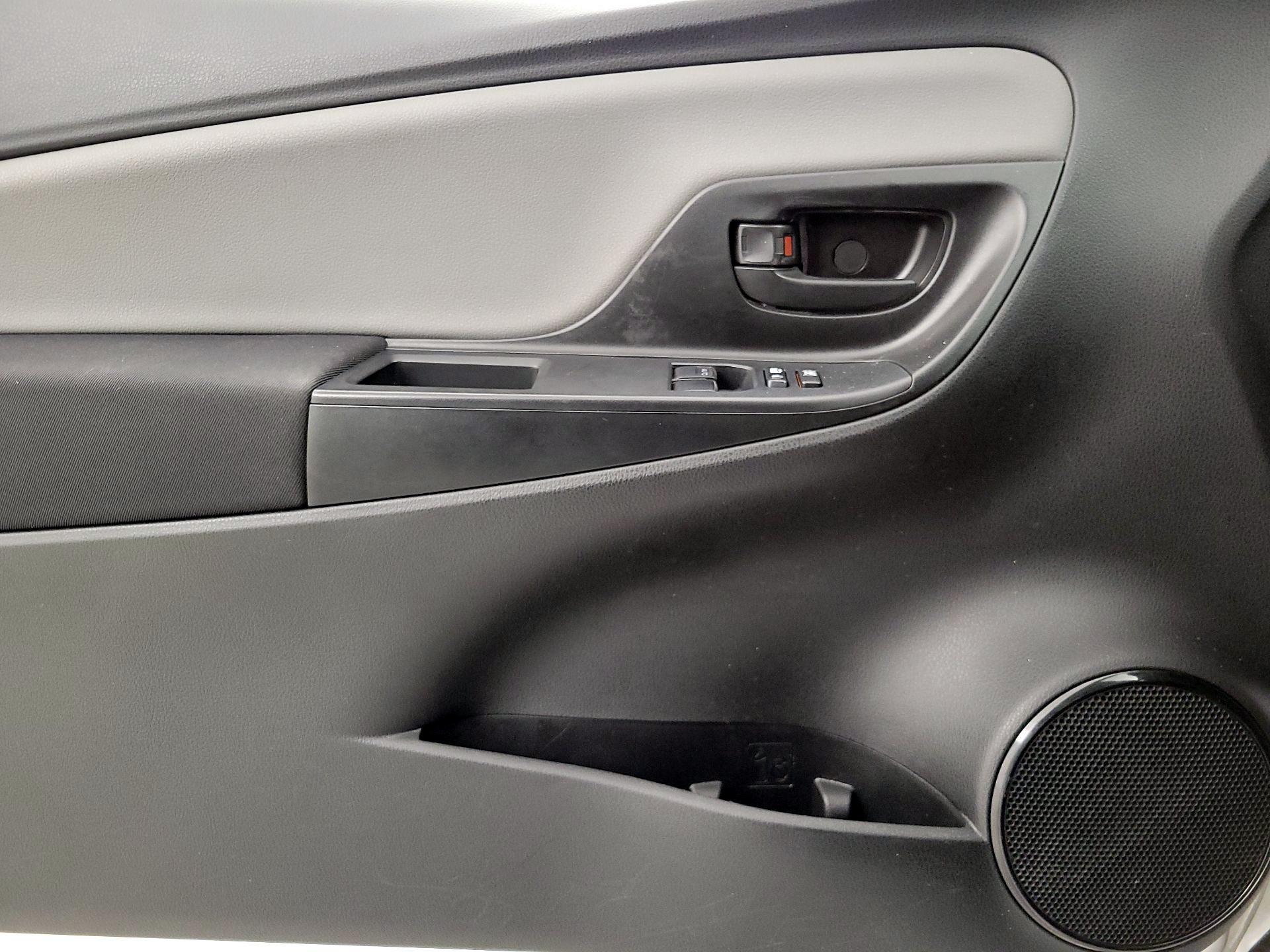Thumbnail: 2018 Toyota Yaris - 12