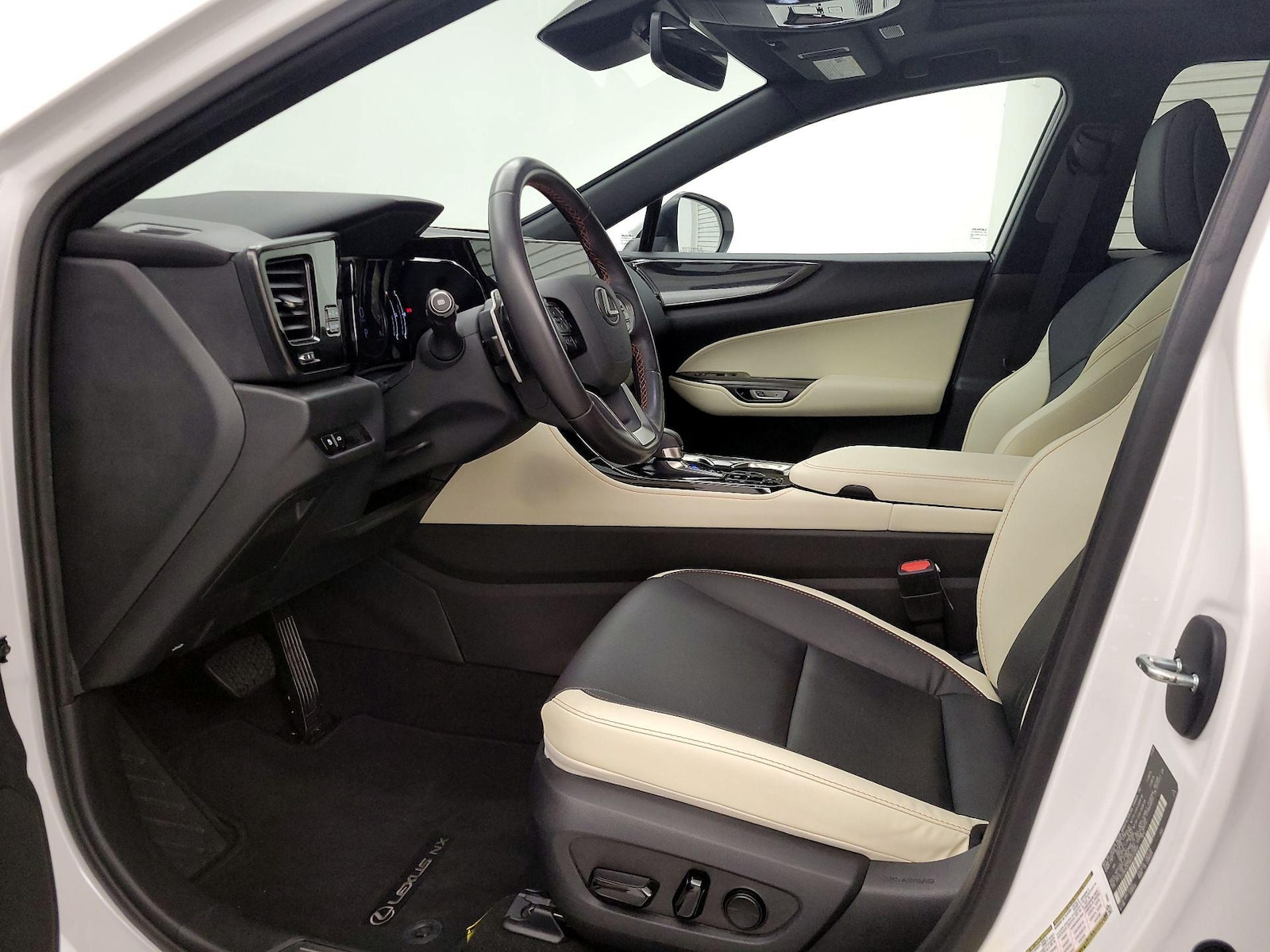 2024 Lexus NX 250 - Photo 12