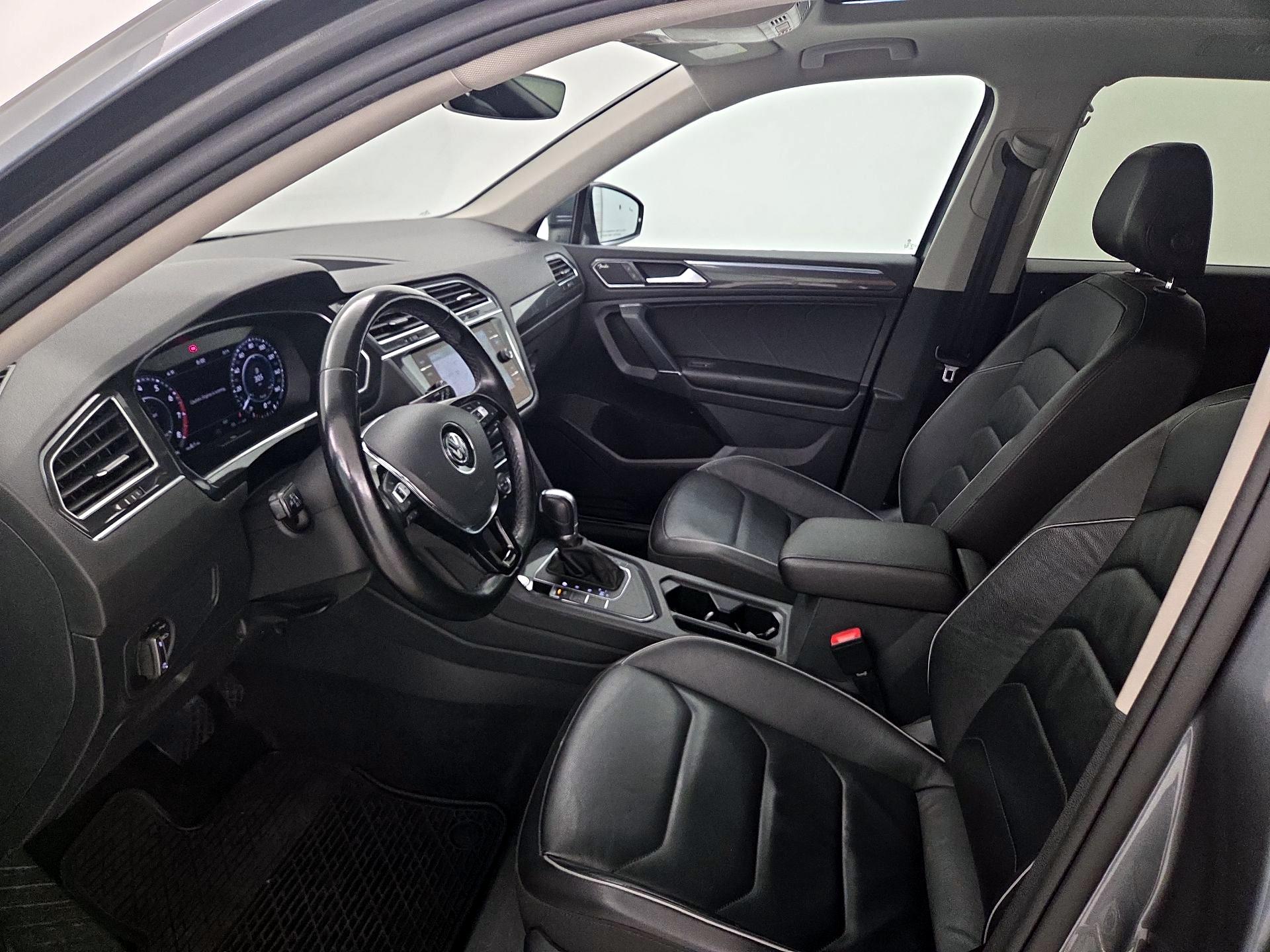 Thumbnail: 2018 Volkswagen Tiguan - 11