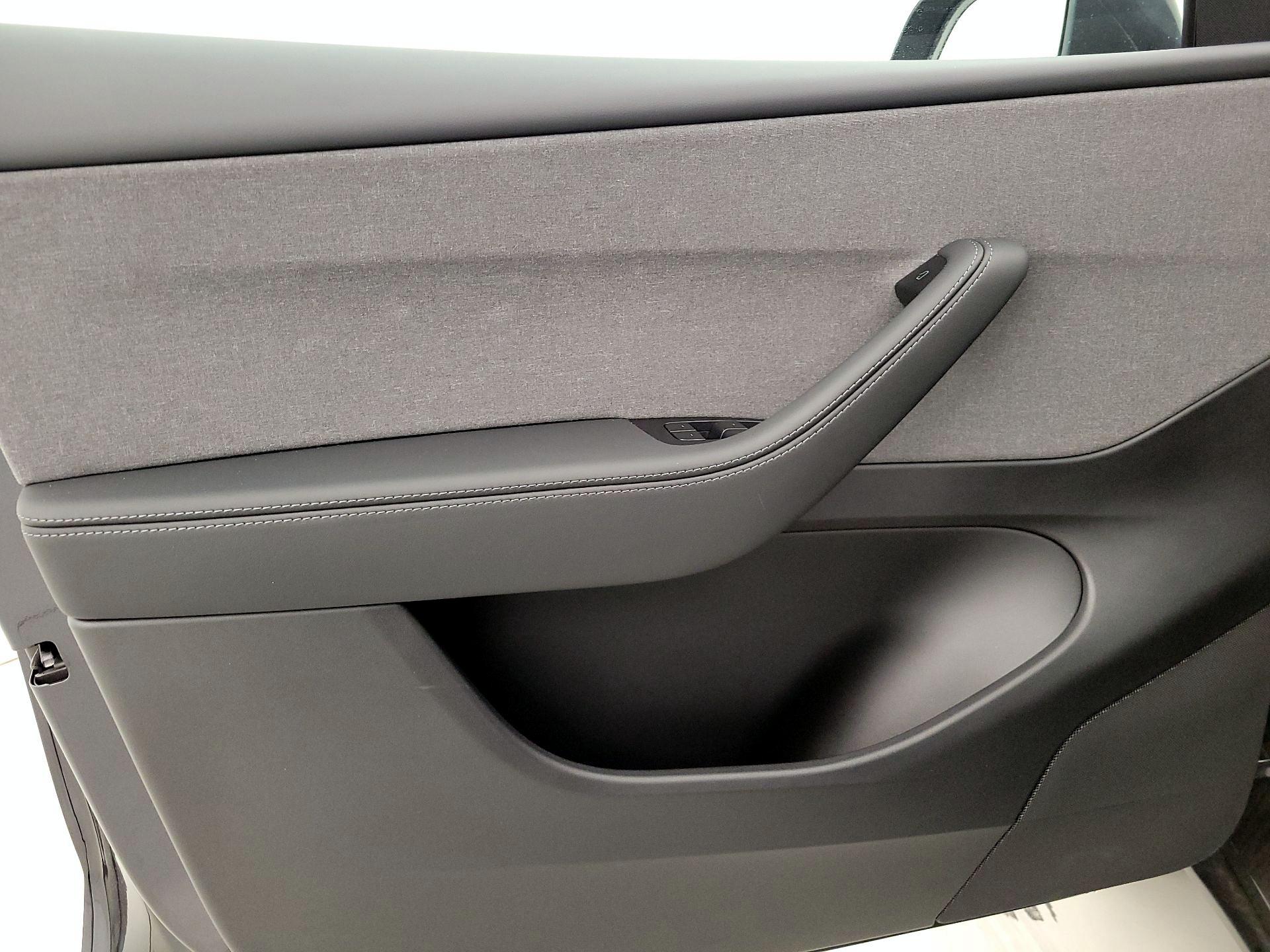 Thumbnail: 2026 Tesla Model Y - 12