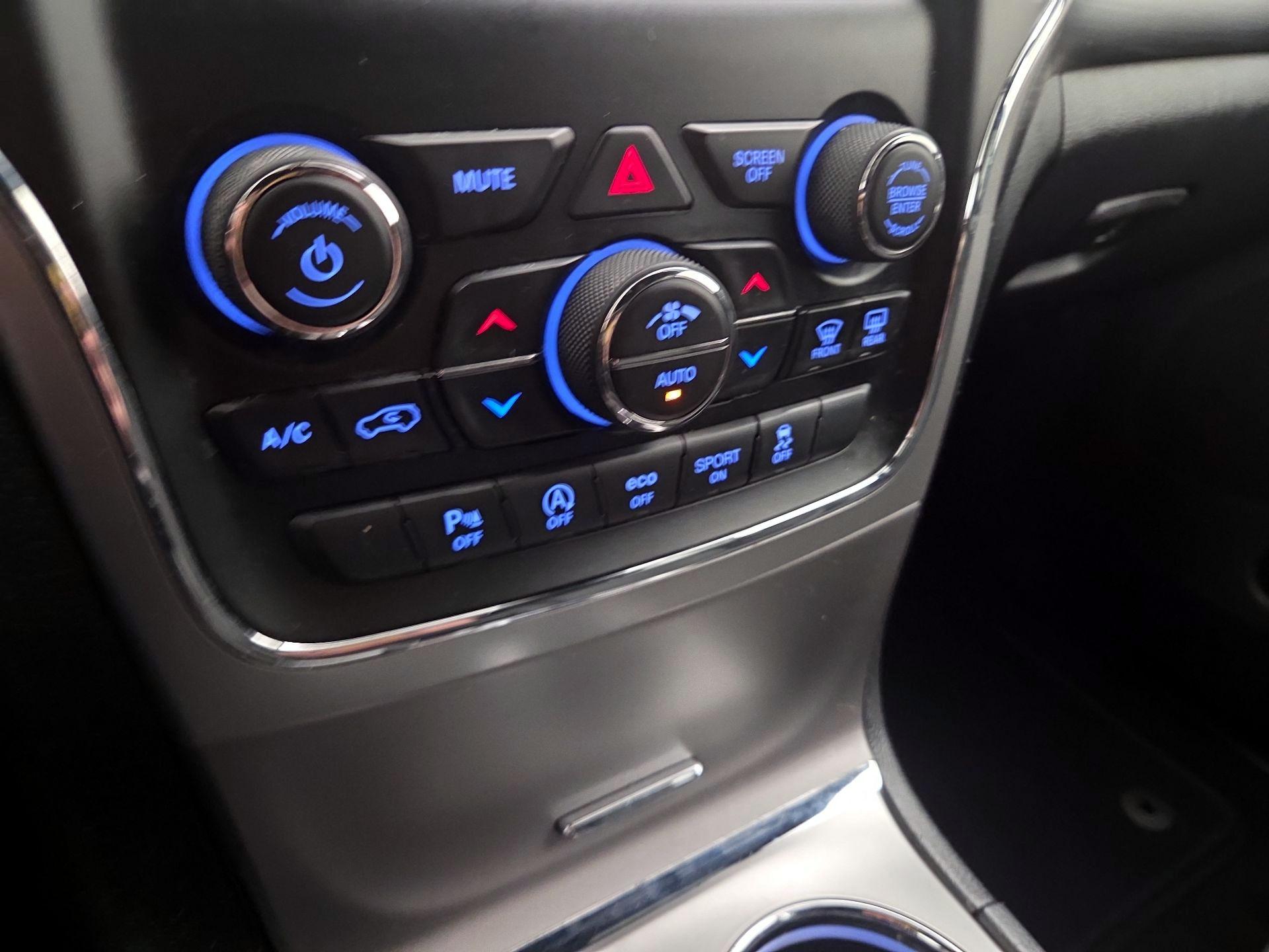 Thumbnail: 2019 Jeep Grand Cherokee - 16