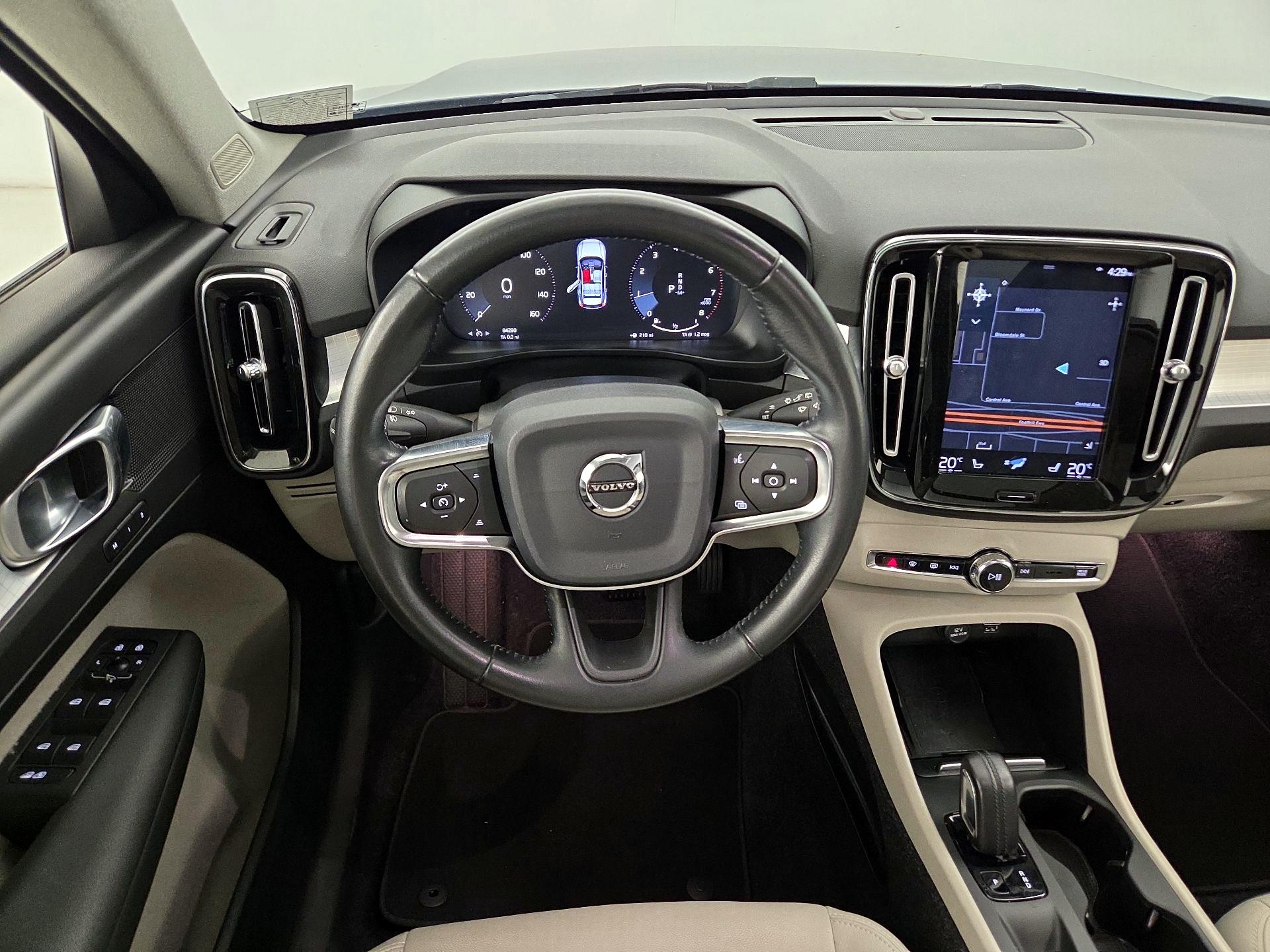 Thumbnail: 2020 Volvo XC40 - 10