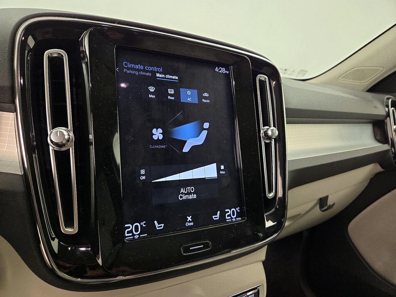 2020 Volvo XC40 Momentum - Photo 17